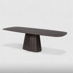 Ovaler Tisch aus massiver Eiche, schwarz lackiert