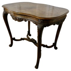 Mesa auxiliar de nogal