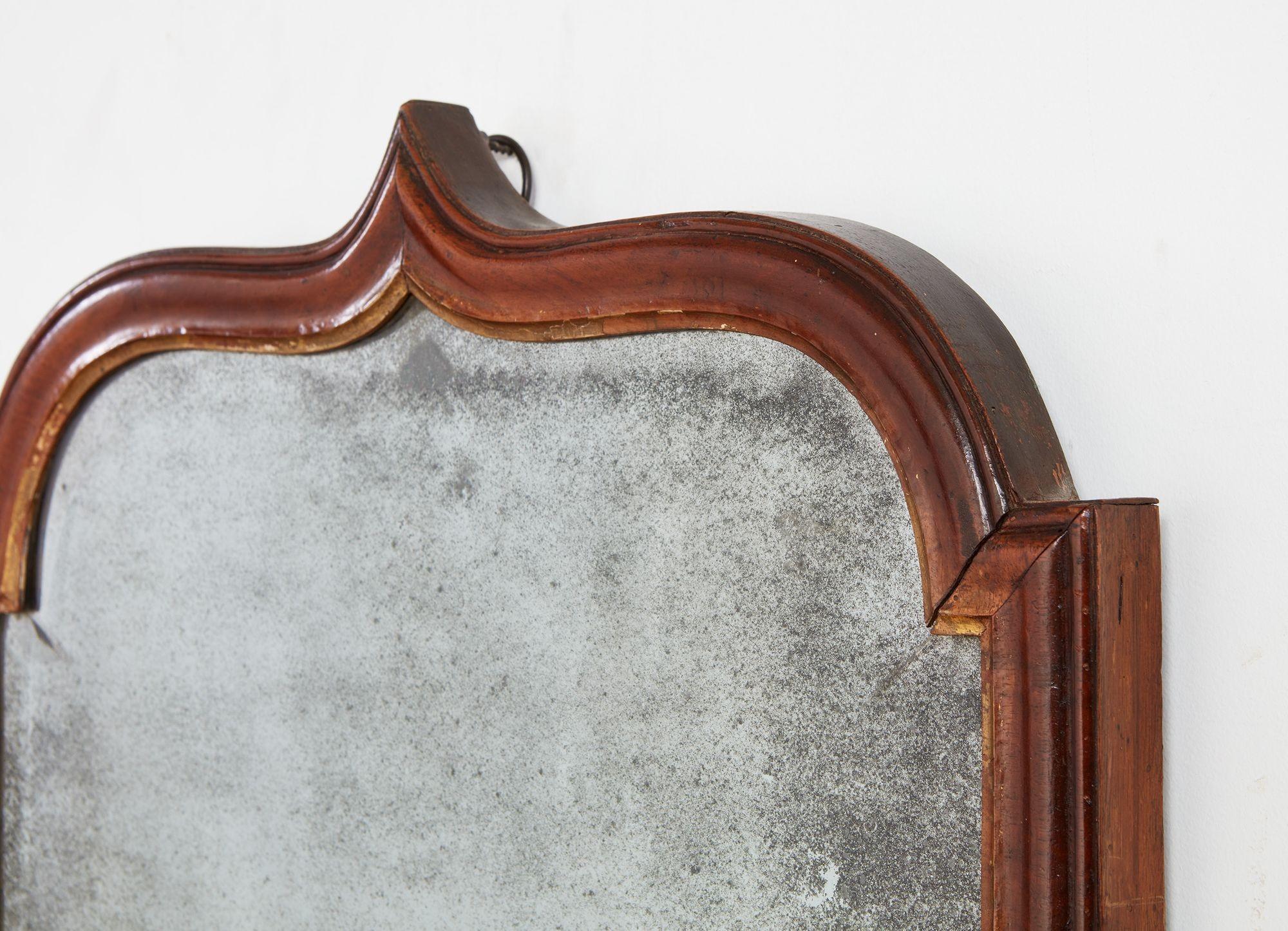 Shaped Walnut Queen Anne Mirror (Englisch) im Angebot
