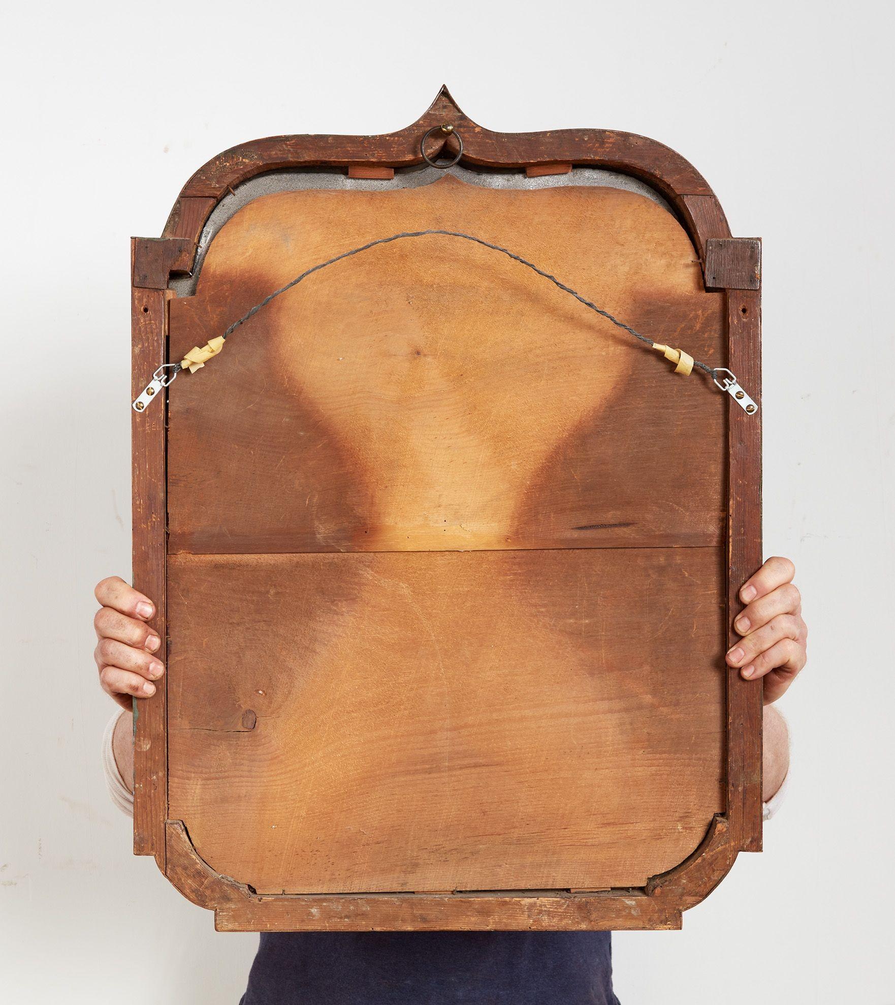 Shaped Walnut Queen Anne Mirror im Angebot 3