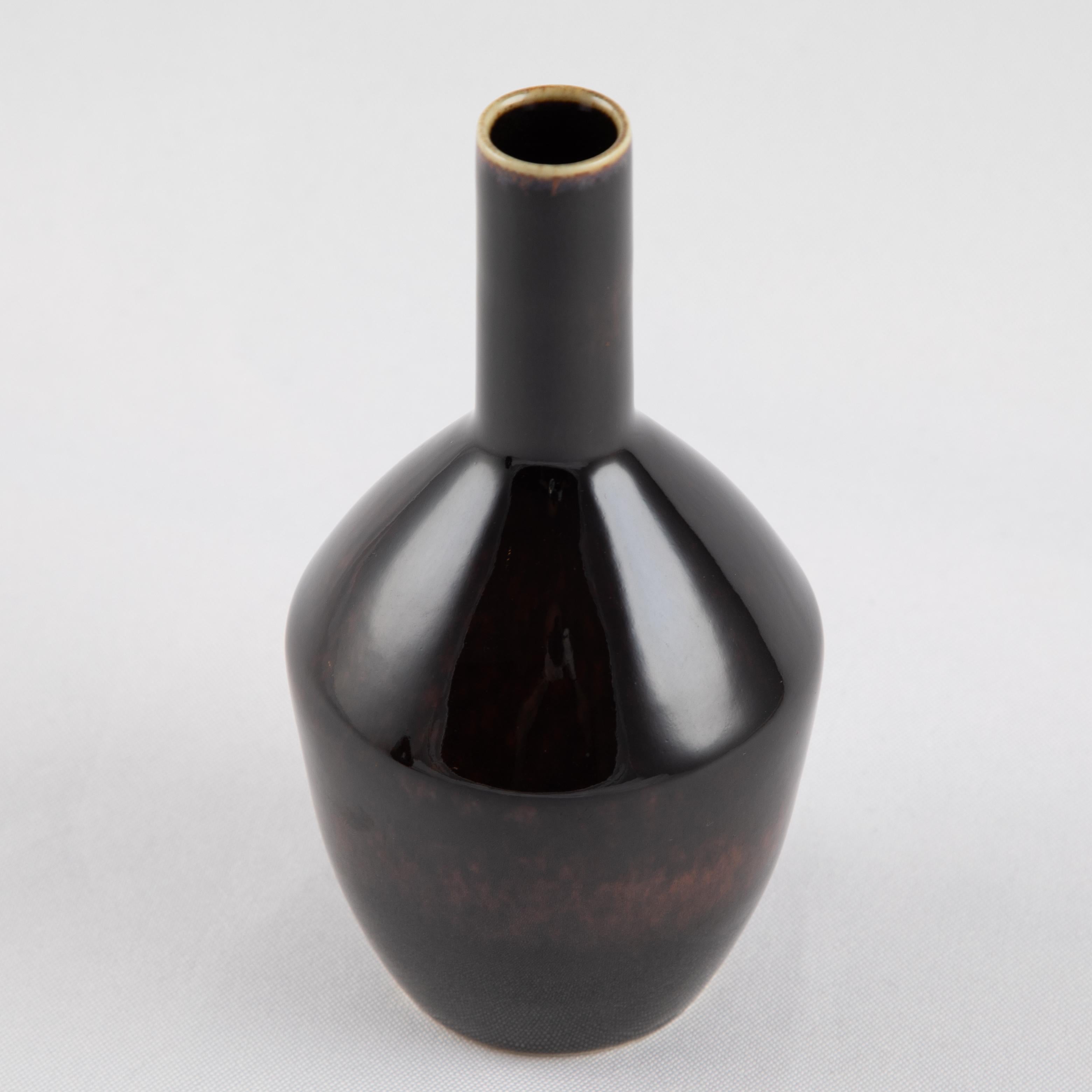 Shapely bottle vase with a narrow neck and rich brown glazes by Carl-Harry Stålhane for Rörstrand. Signed with the Rörstrand 