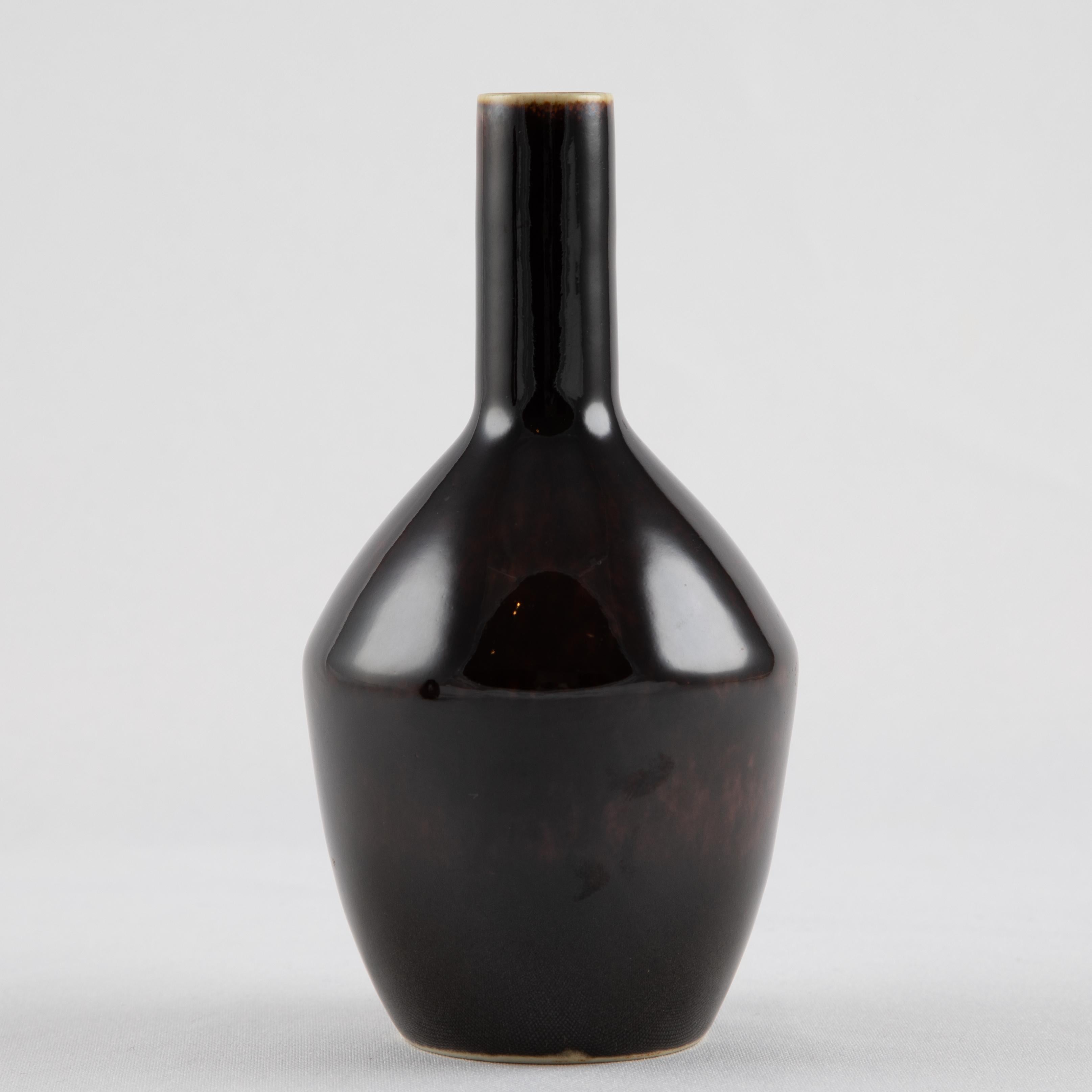 Swedish Shapely Brown Bottle Vase by Carl-Harry Stålhane for Rörstrand, circa 1960s For Sale