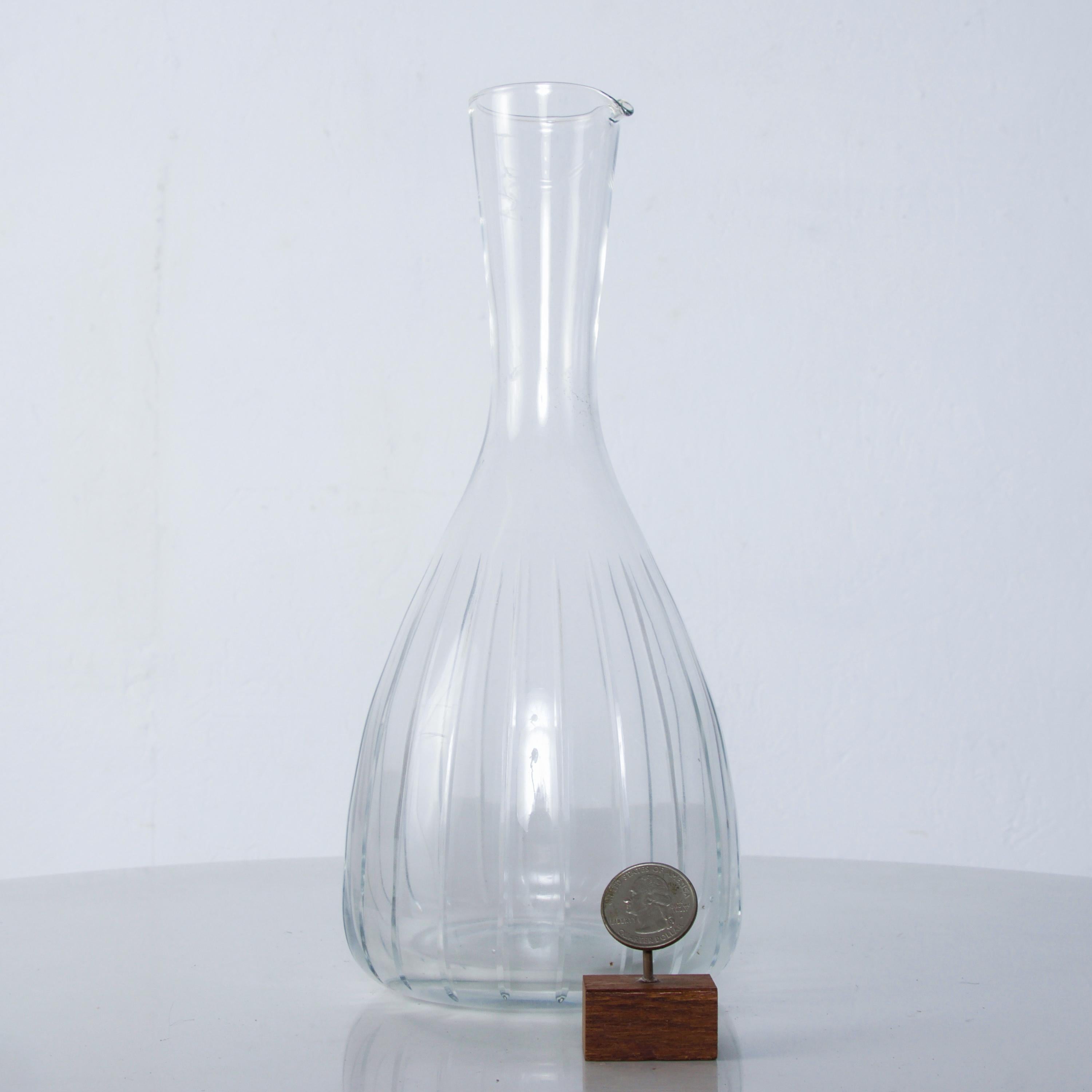 Shapely Ribbed Glass Carafe Bird Design Style of Timo Sarpaneva, Finland, 1950s In Good Condition In Chula Vista, CA