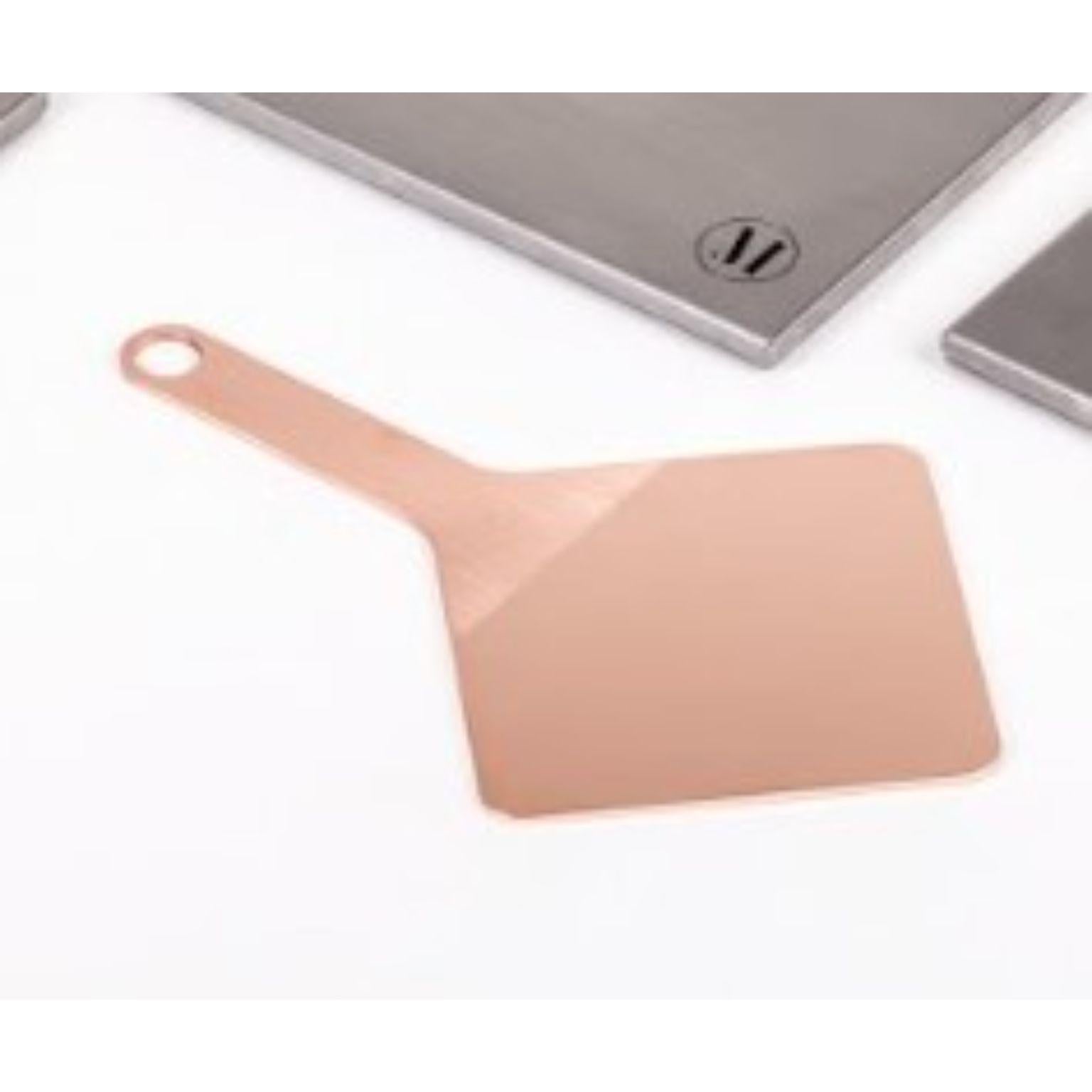 Shapes mirrors square by Mingardo
Dimensions: D19 x H30 cm 
Materials: Polished natural copper with handle in satin natural copper. Box in satin natural iron.
Weight: 1-3 kg

Also Available in different finishes.

The study of the ancient