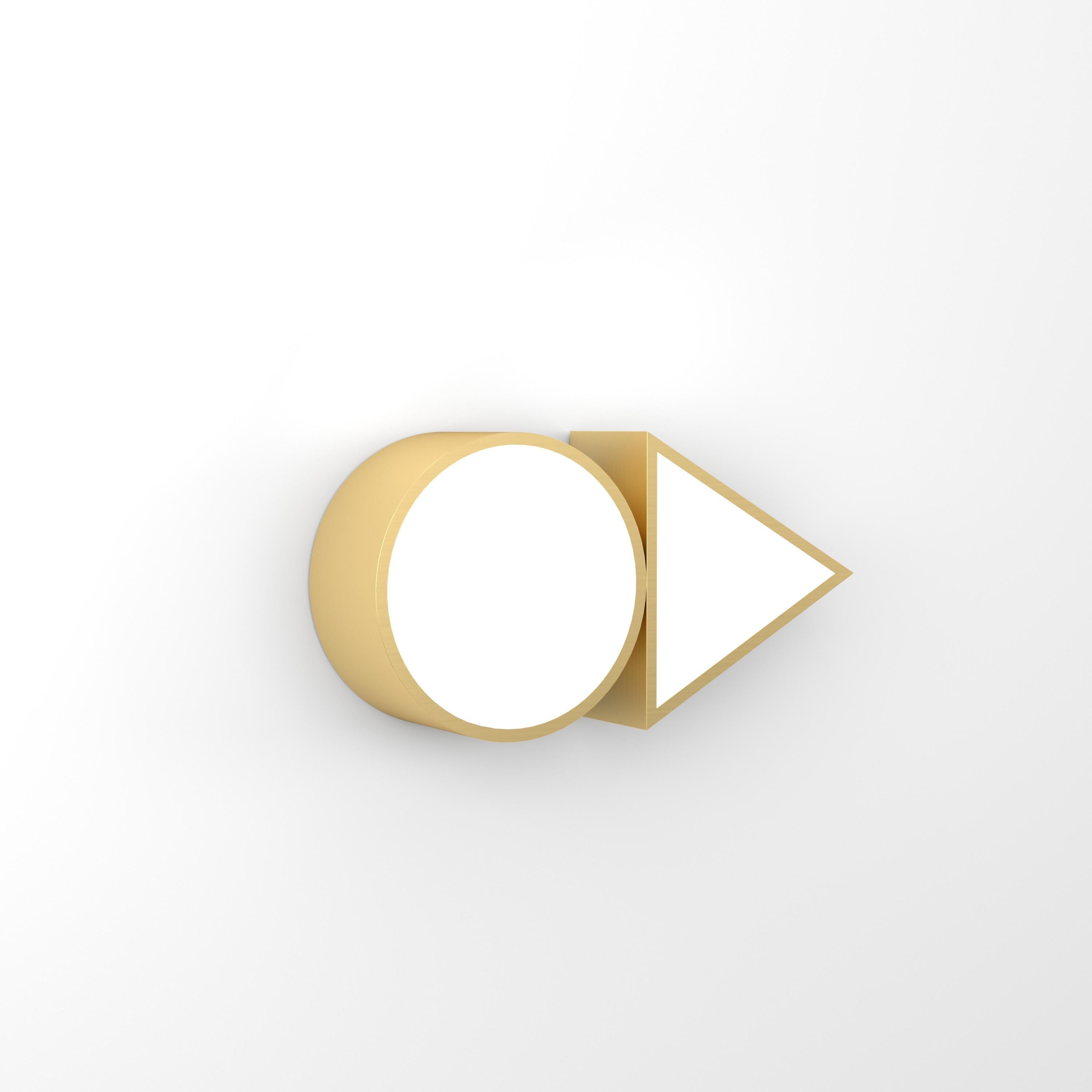 Acrilico Applique quadrata in ottone Shapes di Atelier A Light in vendita