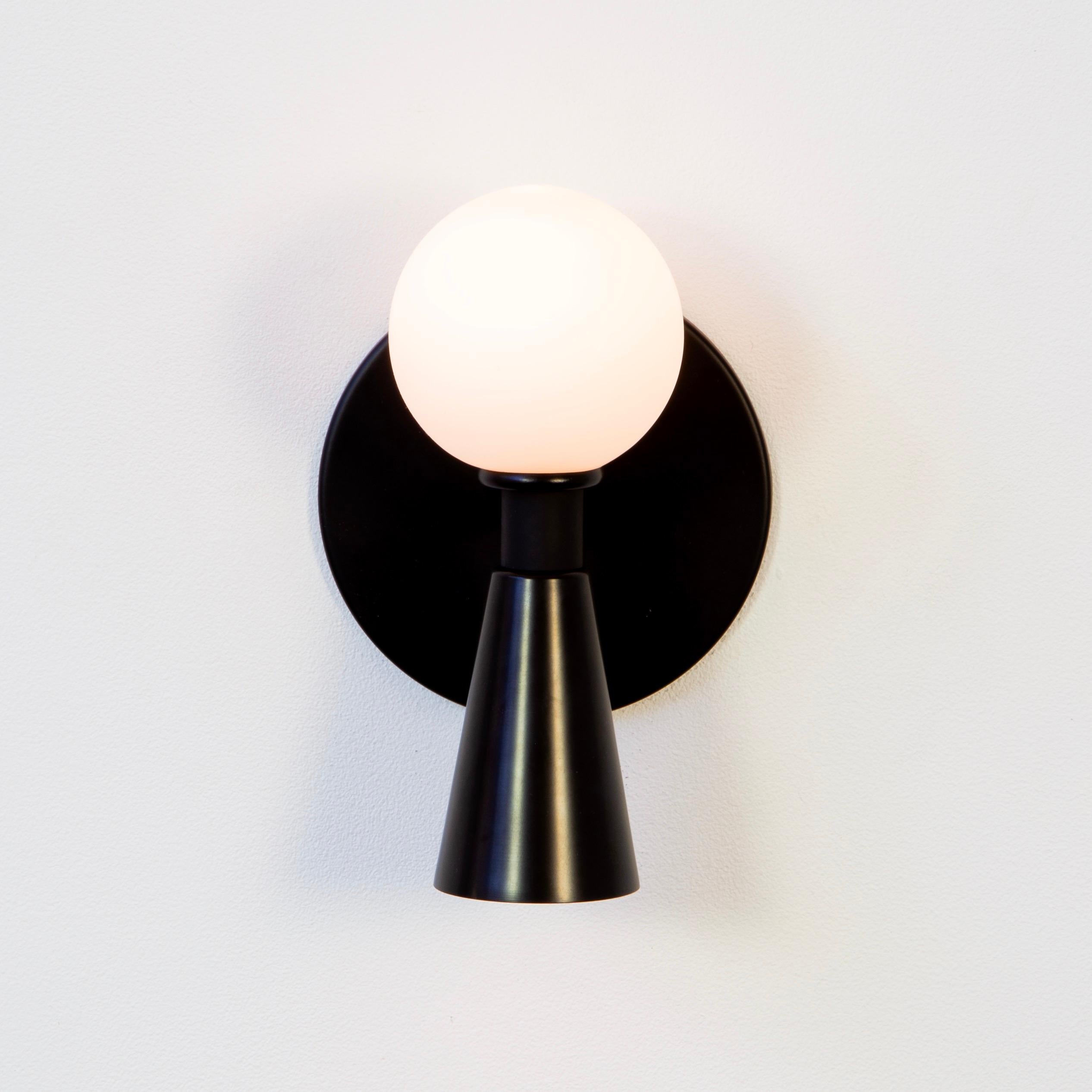 Shapes Wall Sconce by Research.Lighting, Black, In Stock Siglo XXI y contemporáneo en venta