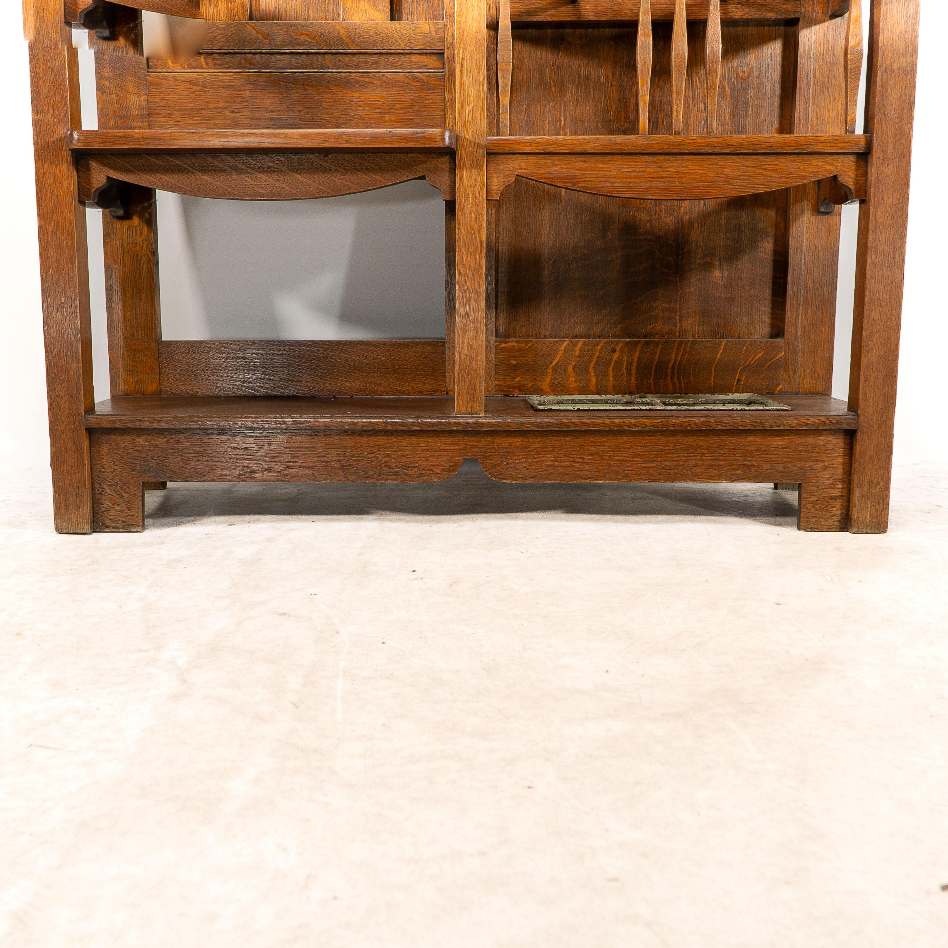 Shapland & Petter. Un buon stand da sala in legno di quercia Arts and Crafts in vendita 6
