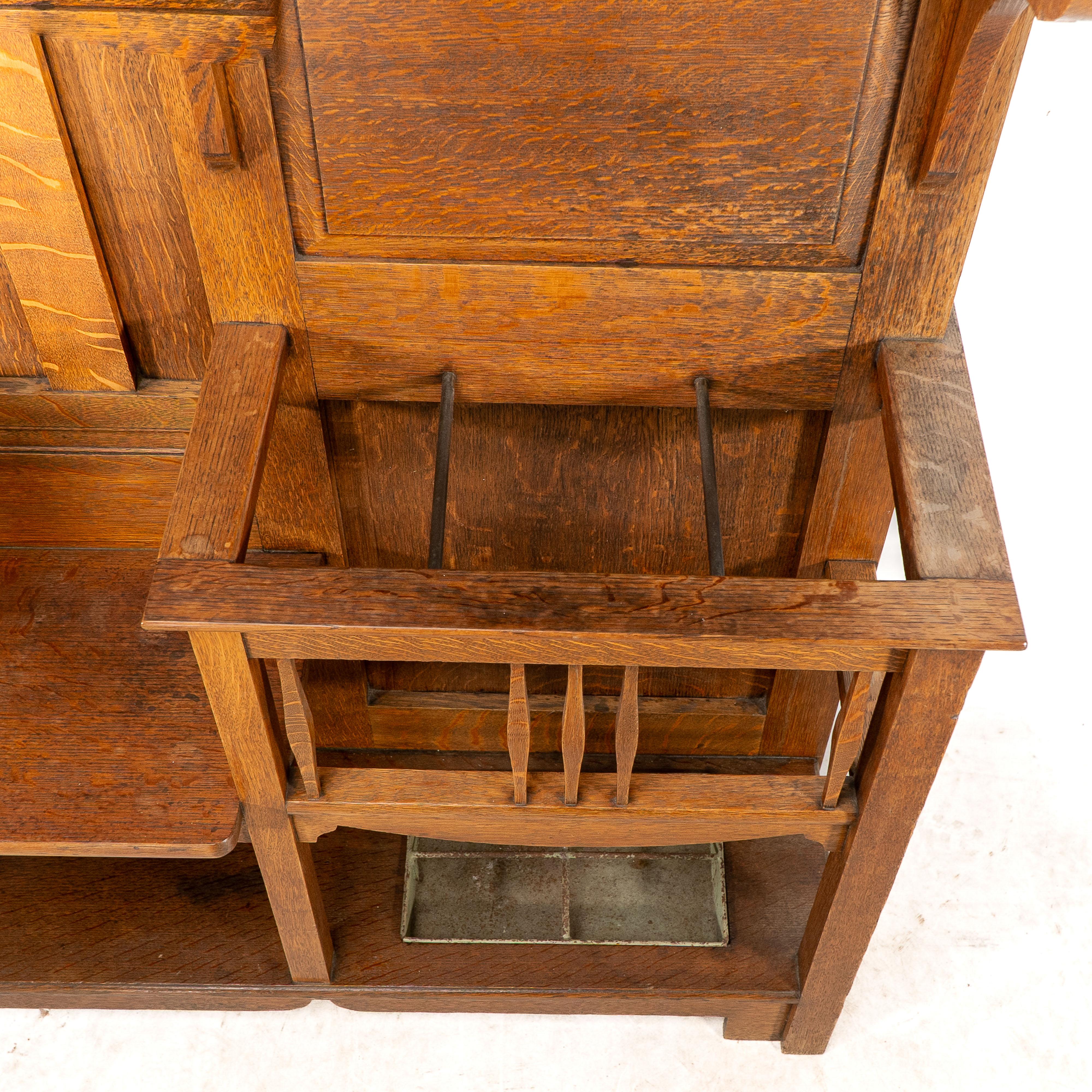 Shapland & Petter. Un buon stand da sala in legno di quercia Arts and Crafts in vendita 10