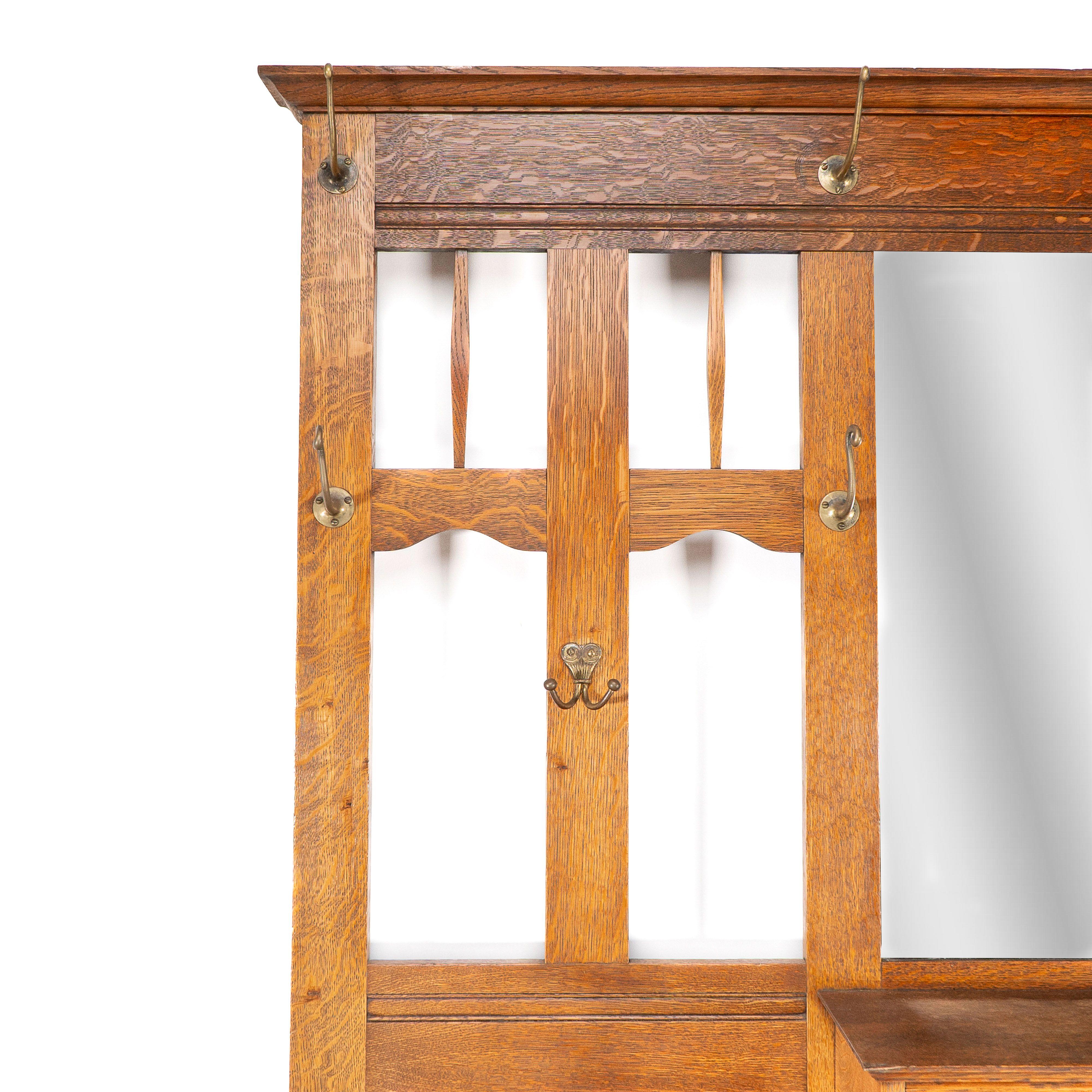 Specchio Shapland & Petter. Un buon stand da sala in legno di quercia Arts and Crafts in vendita
