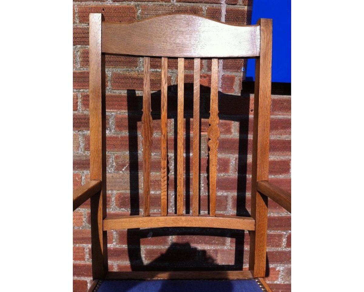 Fait main Shapland and Petter, un ensemble de six chaises de salle à manger Arts and Crafts en chêne de bonne qualité en vente