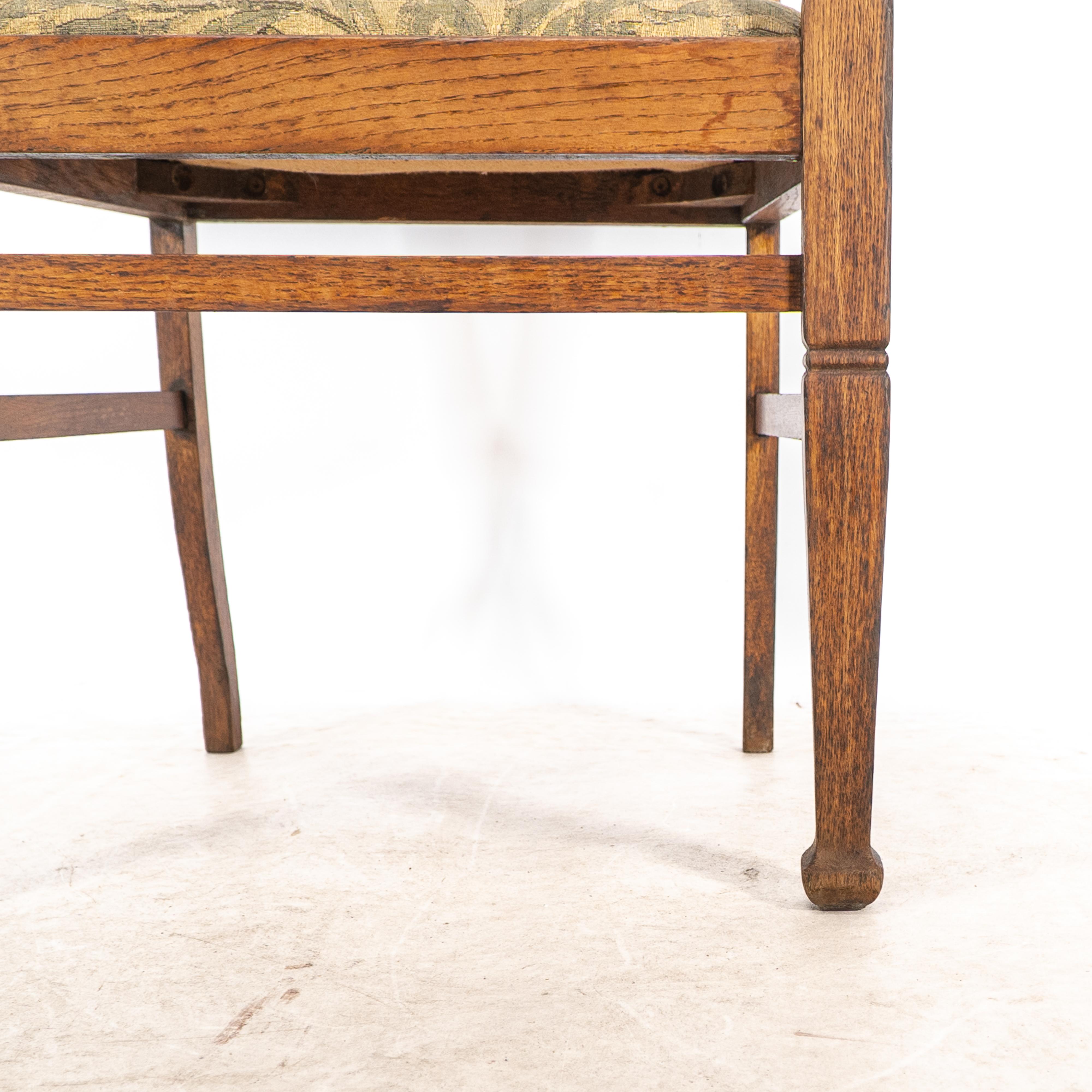Shapland & Petter. Una coppia di poltrone Arts and Crafts in Oak in vendita 11