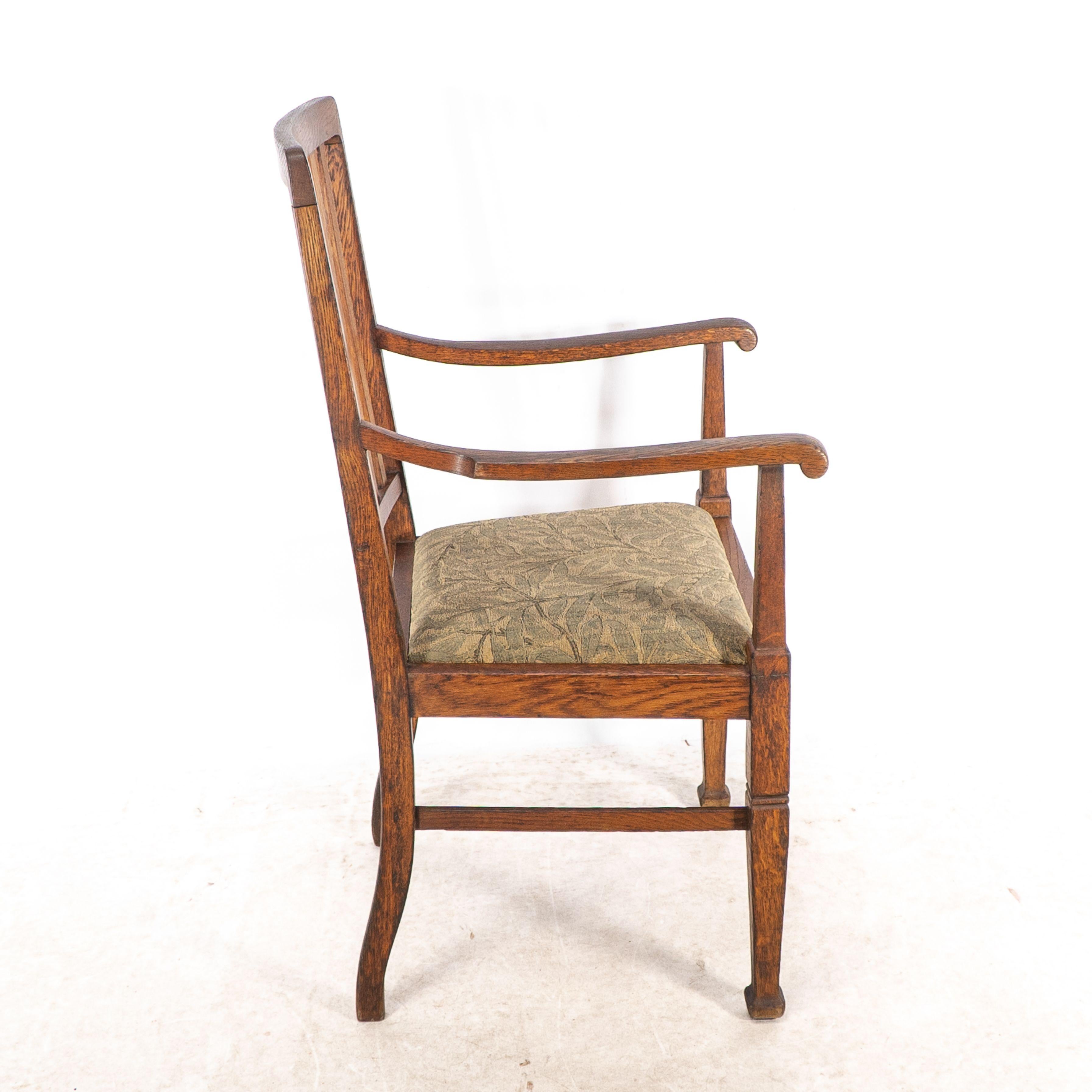 Shapland & Petter. Una coppia di poltrone Arts and Crafts in Oak in vendita 1