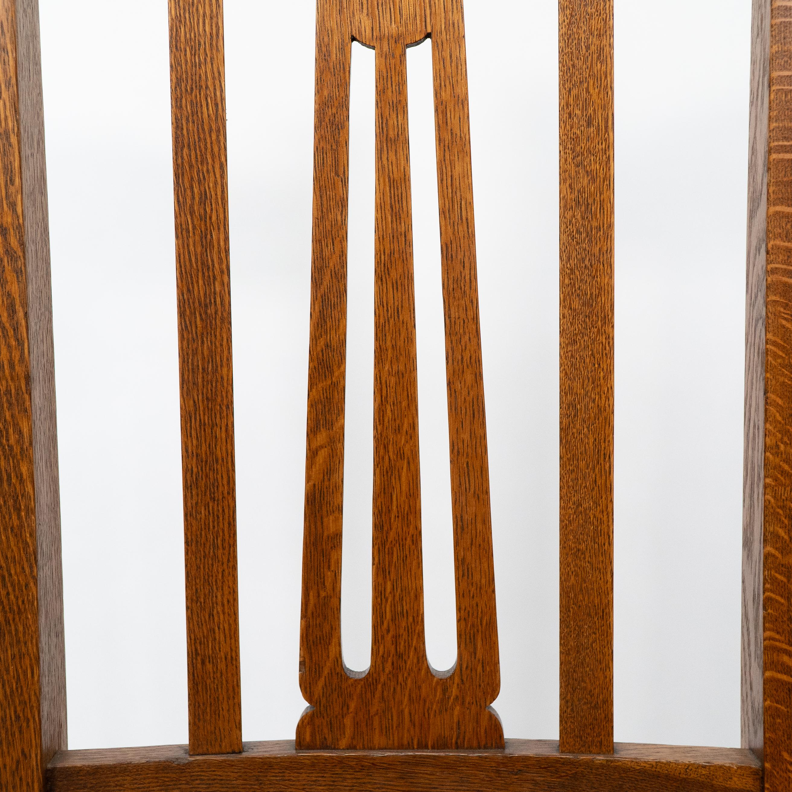 Shapland et Petter. Ensemble de quatre chaises de salle à manger en chêne de style Arts and Crafts en vente 6
