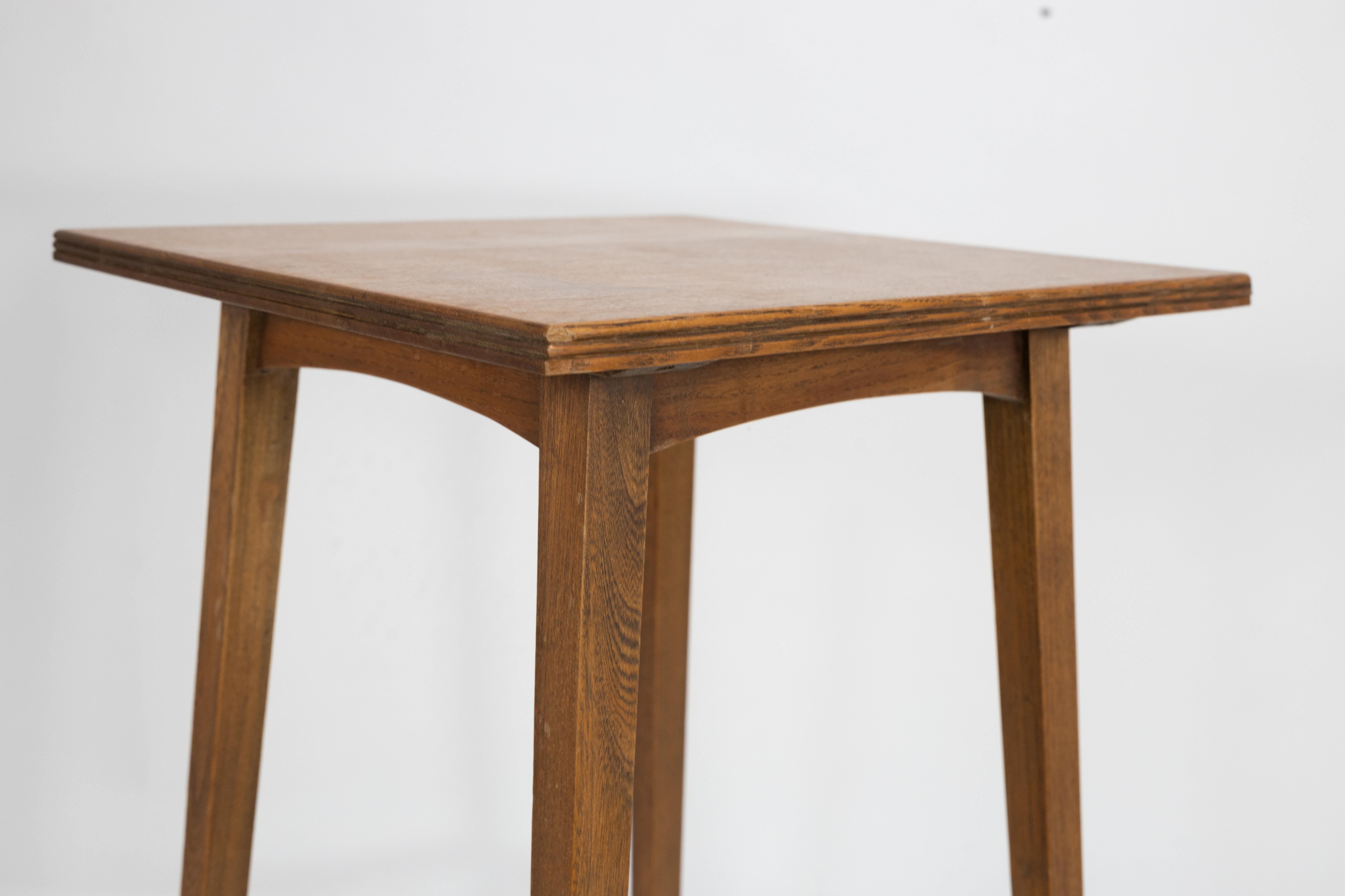 Shapland & Petter petite table d'appoint Arts & Crafts en frêne avec pieds carrés effilés en vente 4