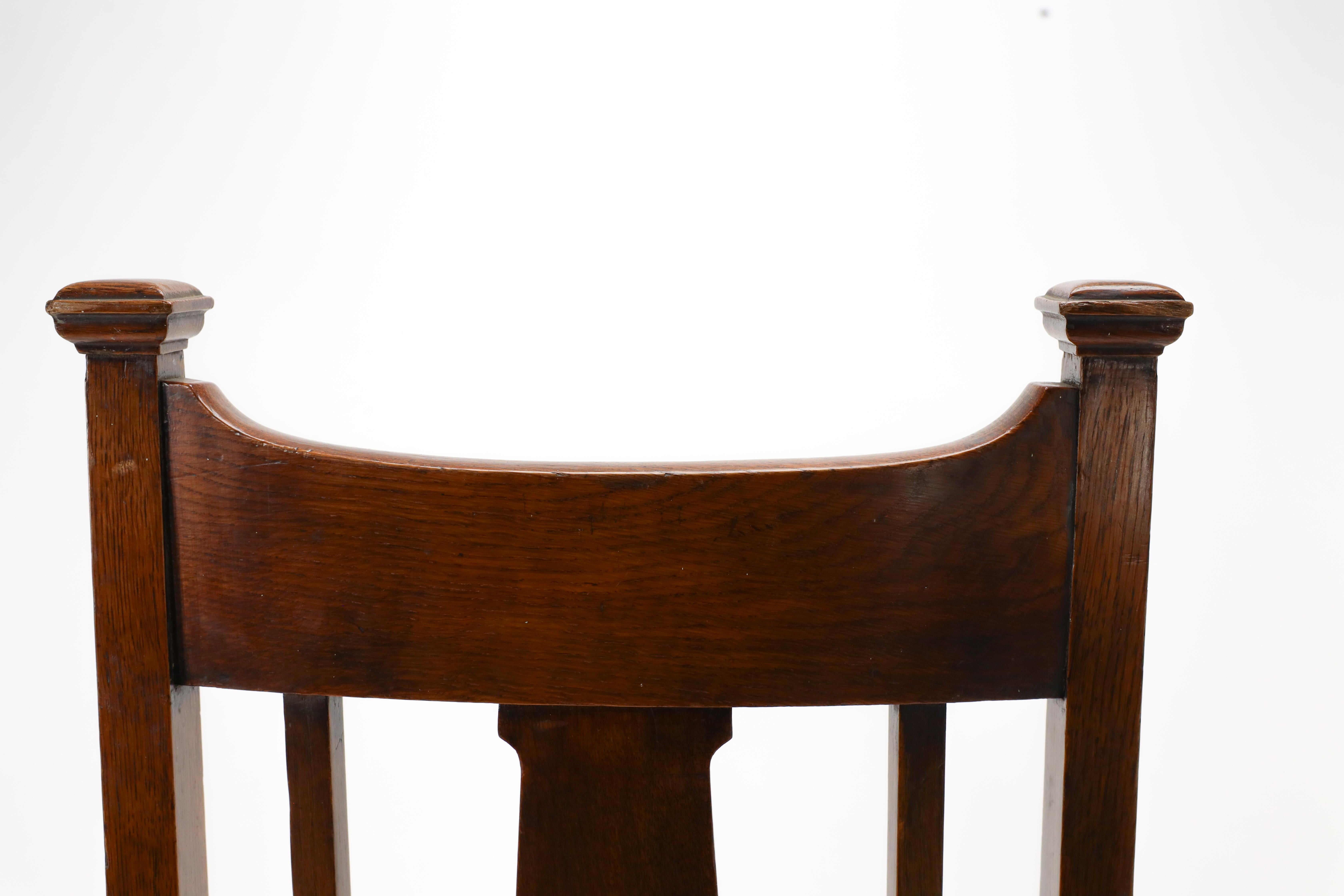 Shapland and Petter. A top quality Glasgow school oak Arts and Crafts hall chair For Sale 7