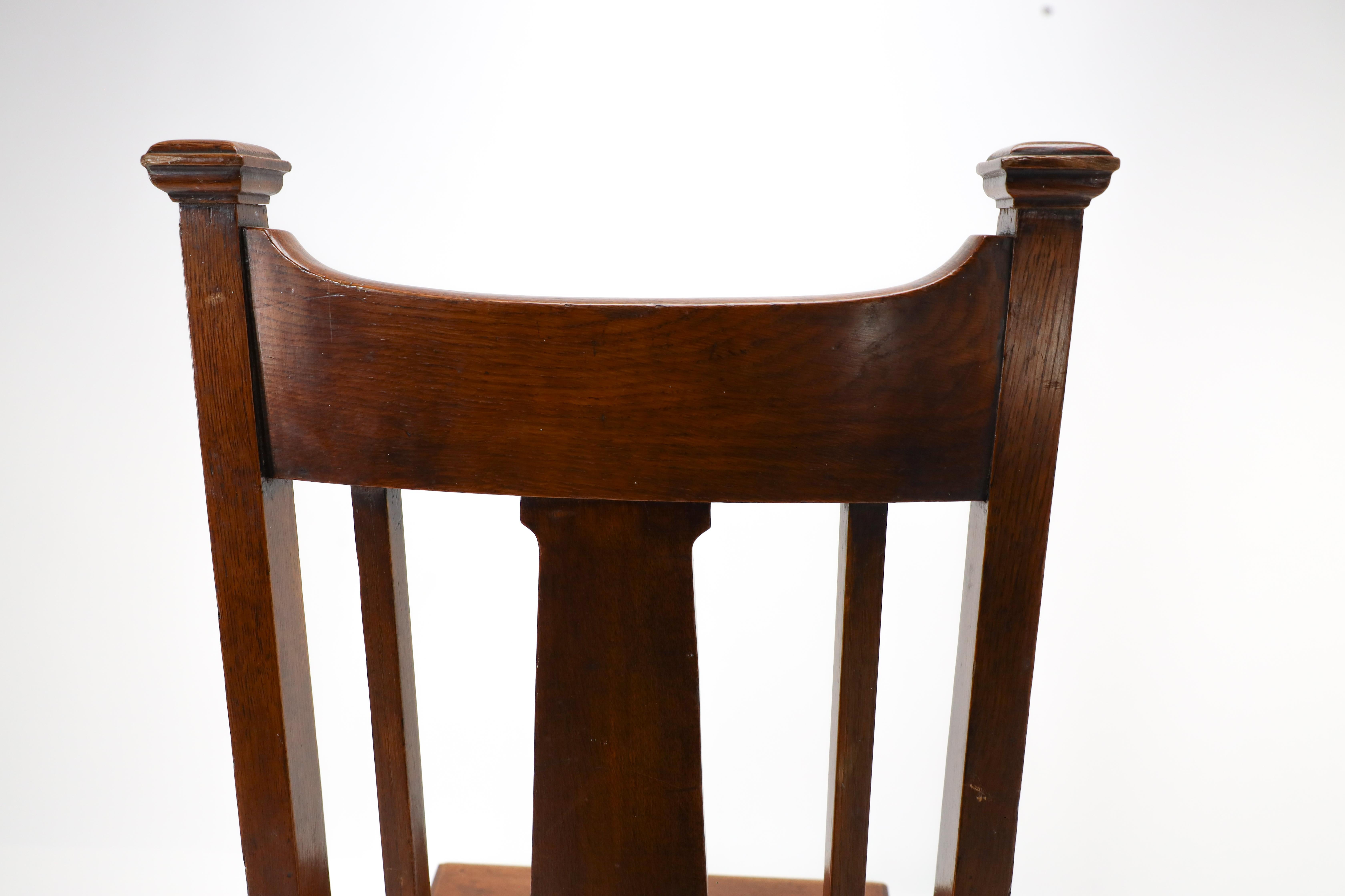 Shapland and Petter. A top quality Glasgow school oak Arts and Crafts hall chair For Sale 8