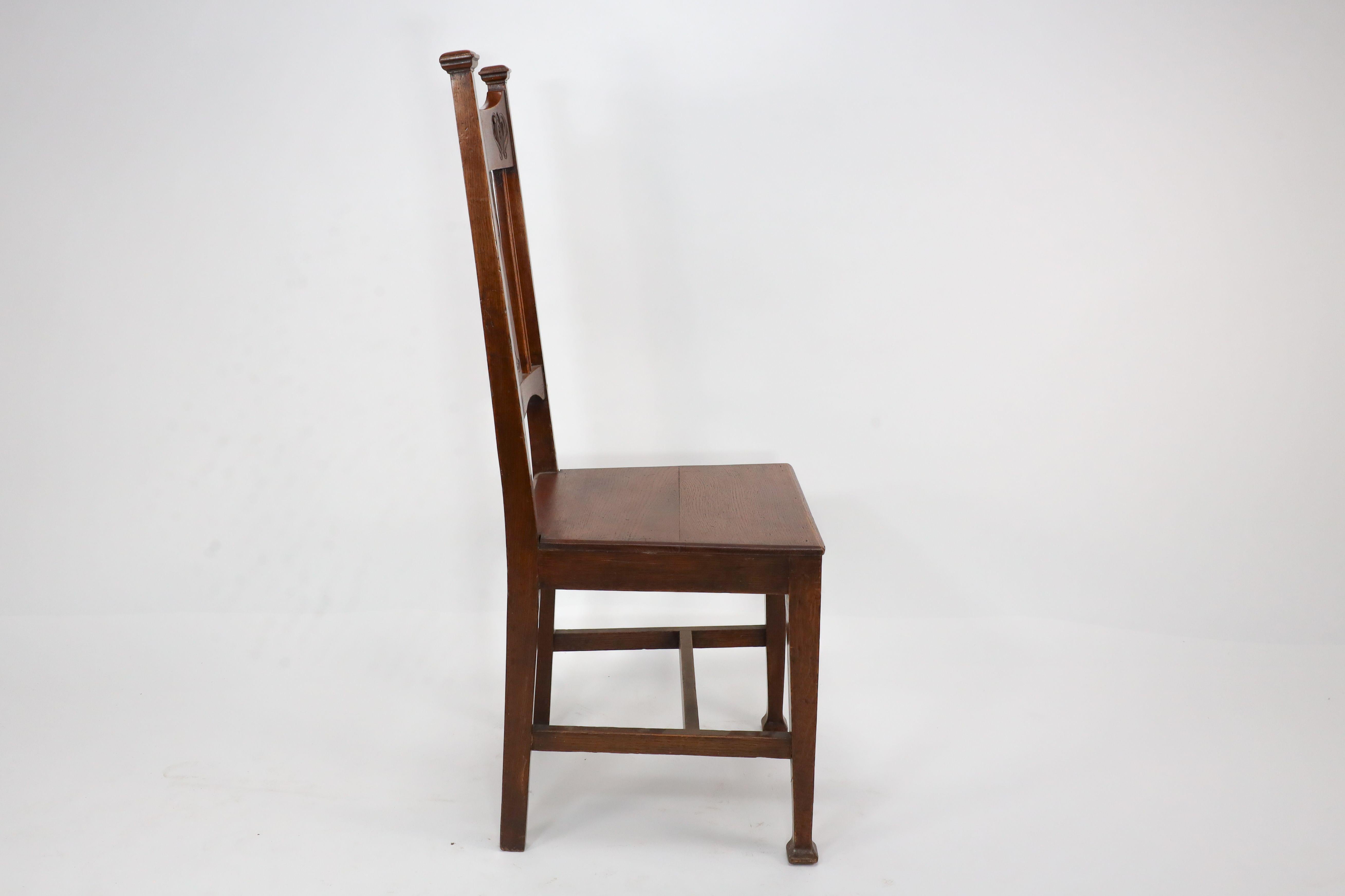 Shapland and Petter. A top quality Glasgow school oak Arts and Crafts hall chair In Good Condition For Sale In London, GB