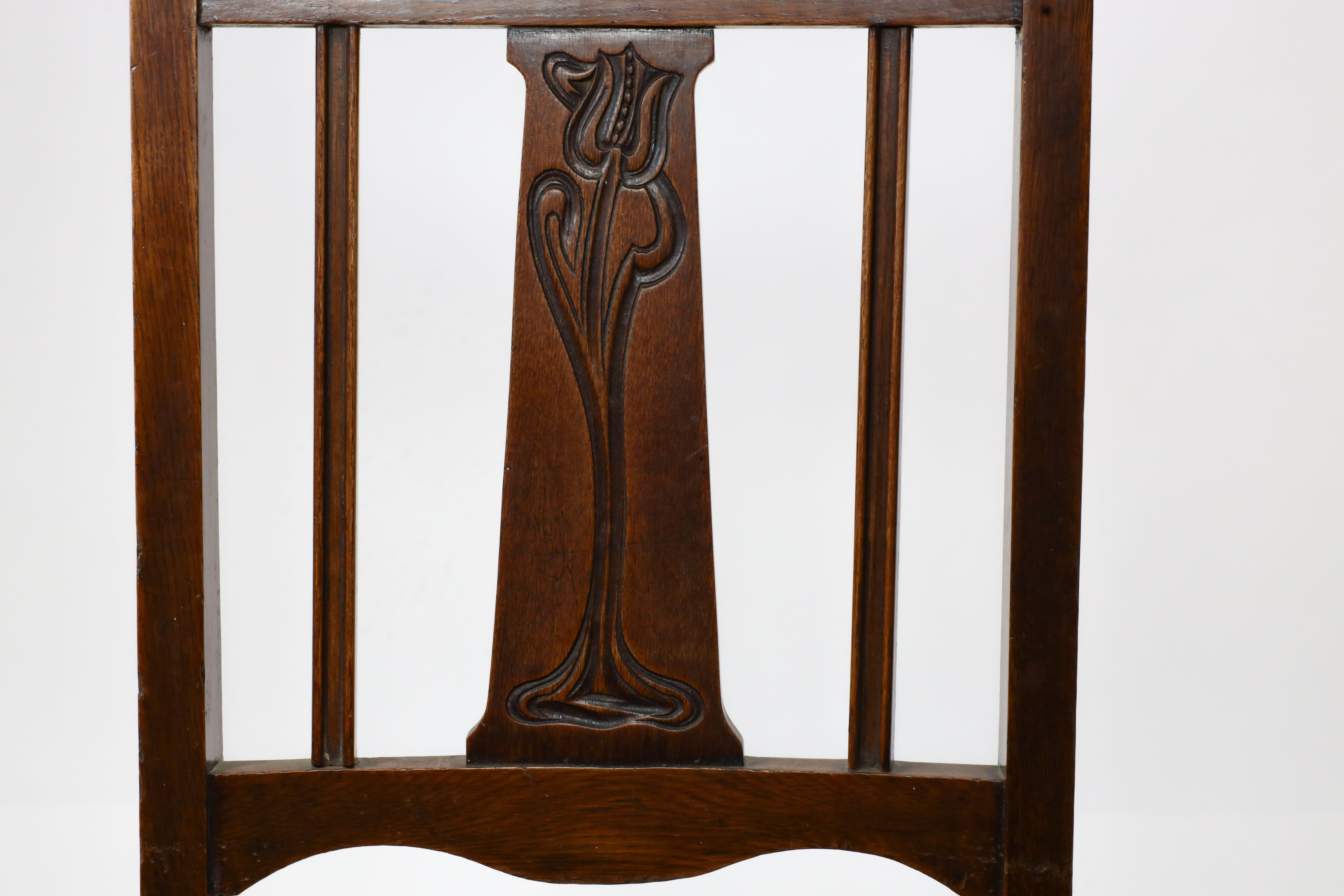 Early 20th Century Shapland and Petter. A top quality Glasgow school oak Arts and Crafts hall chair For Sale