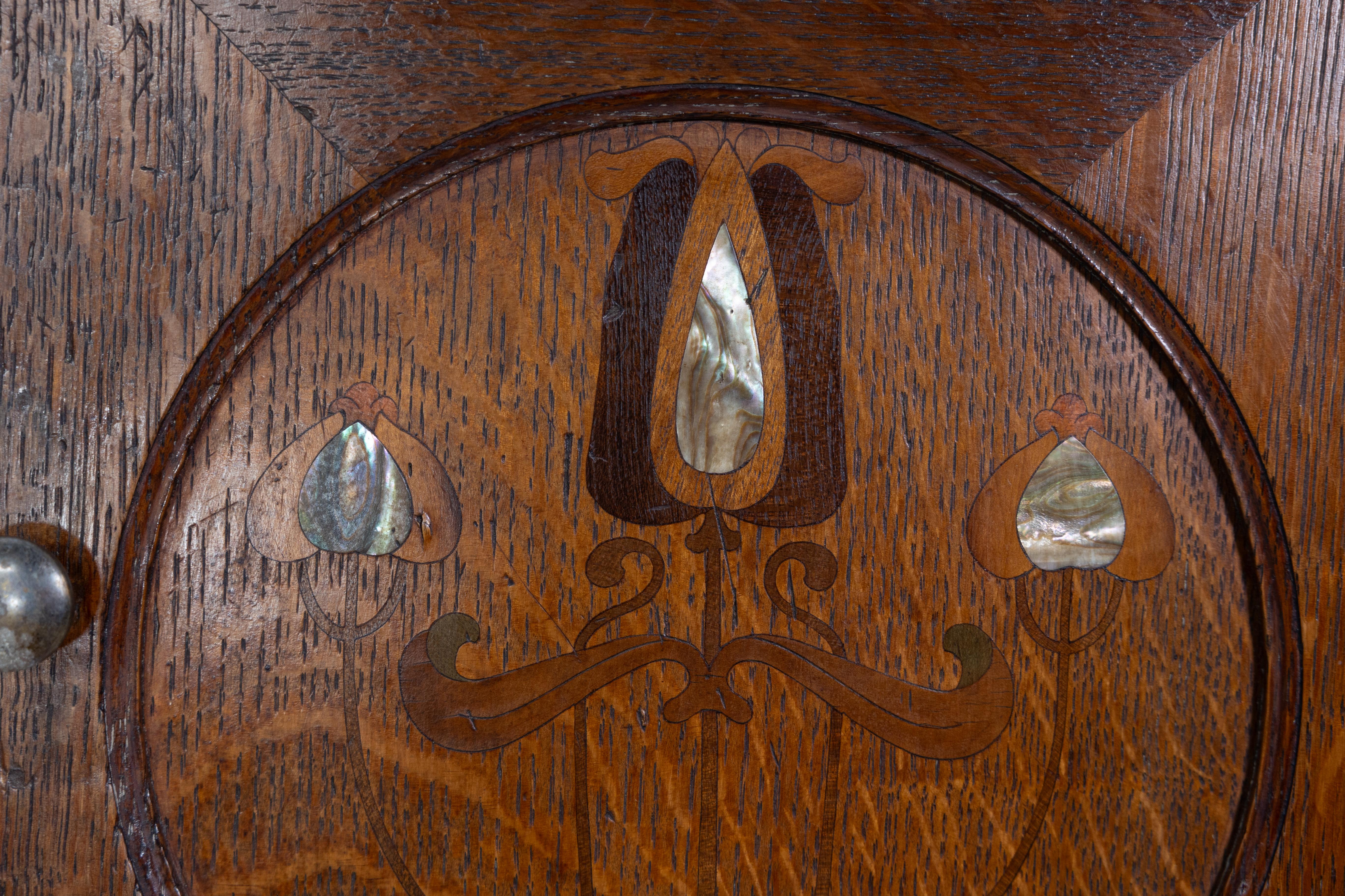 Shapland and Petter. An Arts and Crafts oak bedside cabinet For Sale 5