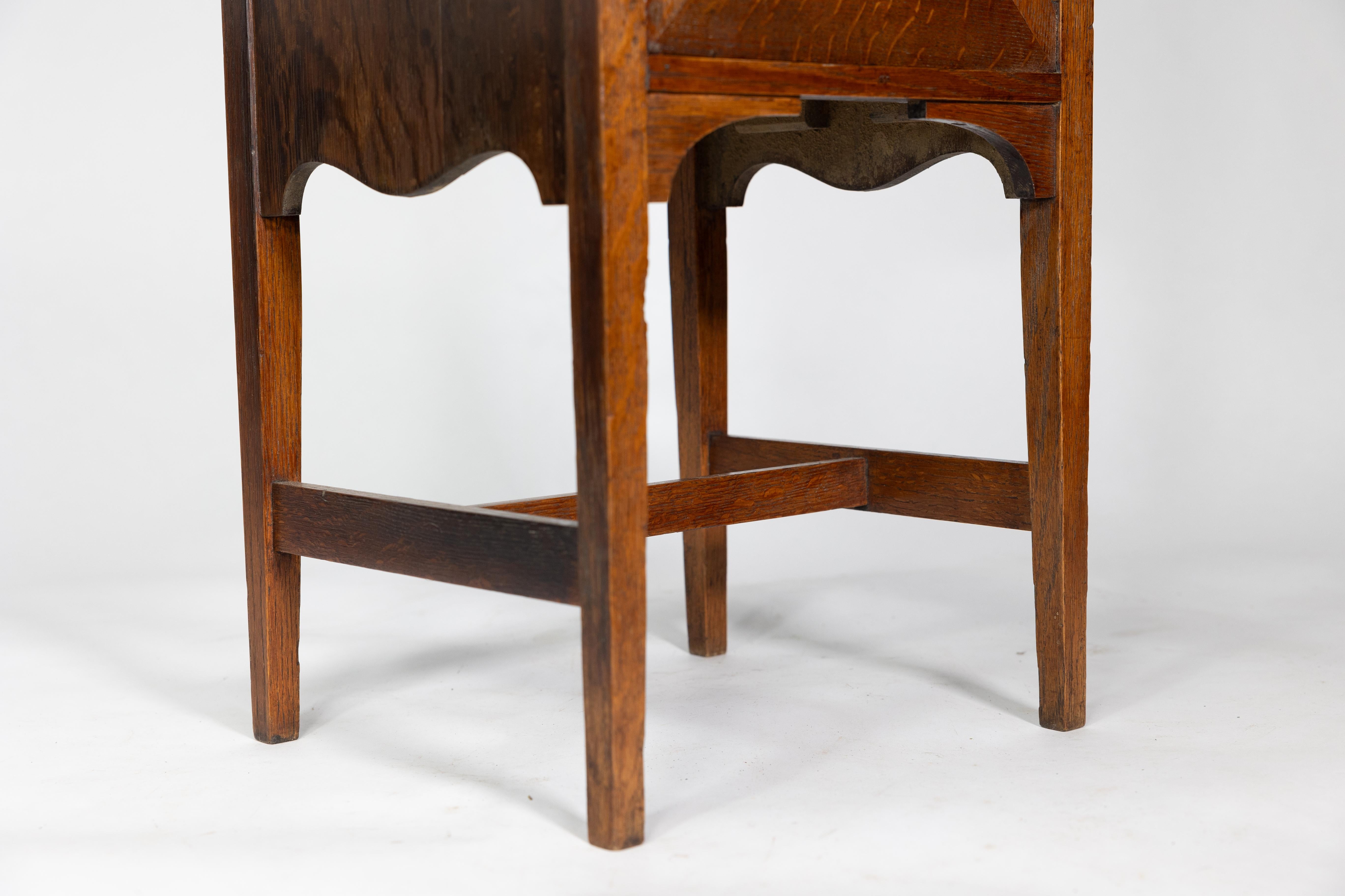Shapland and Petter. An Arts and Crafts oak bedside cabinet For Sale 8