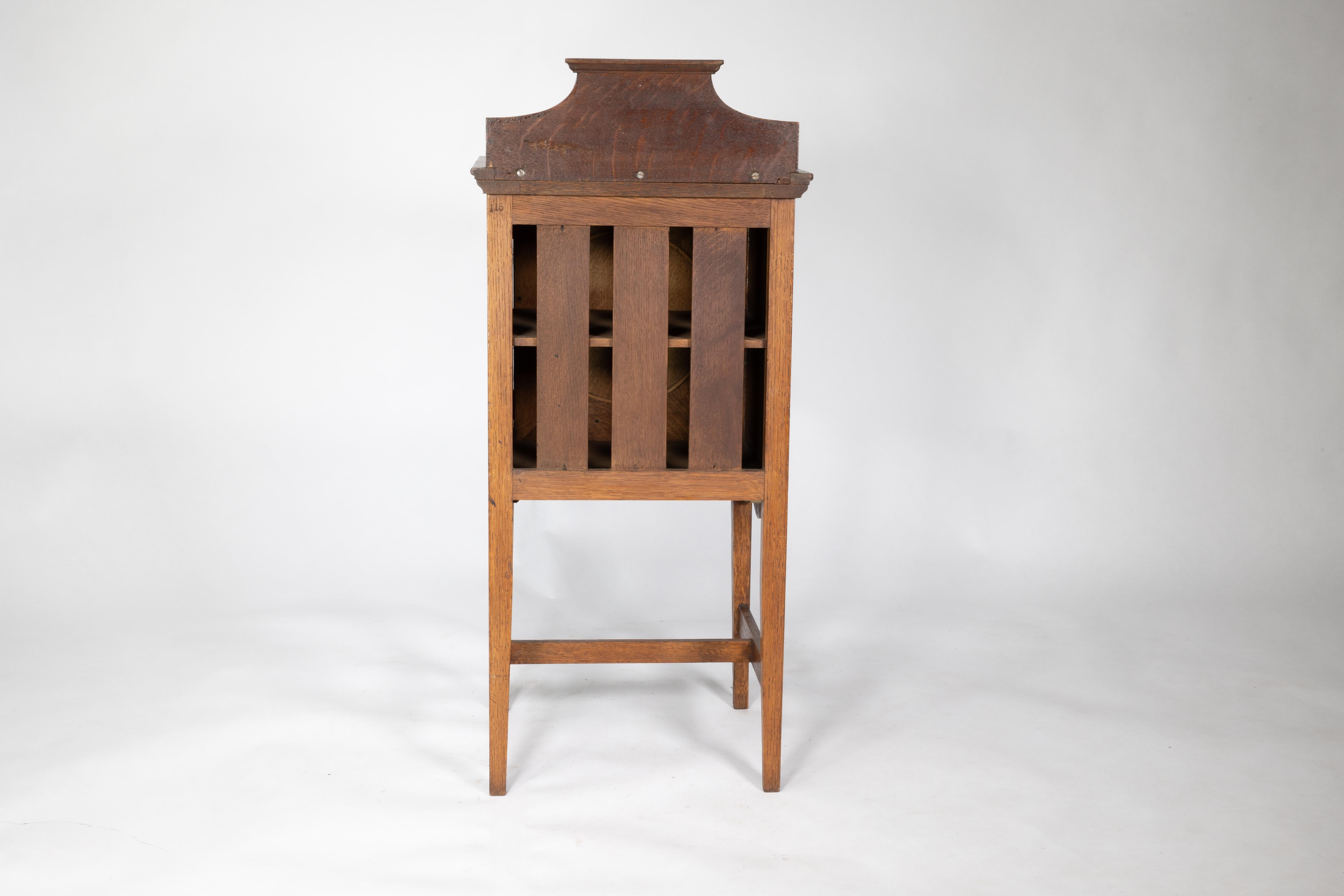 Shapland and Petter. An Arts and Crafts oak bedside cabinet For Sale 10