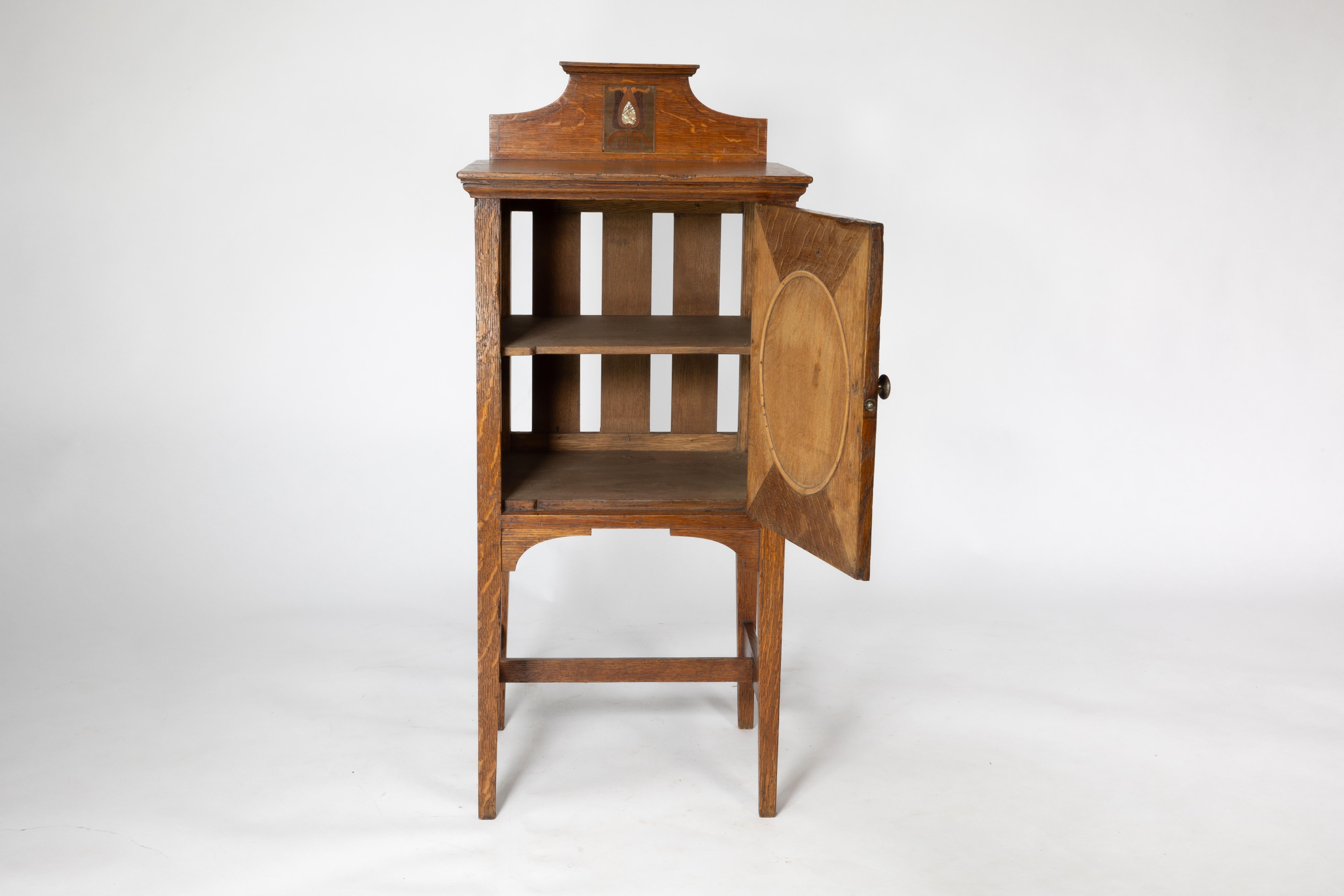 English Shapland and Petter. An Arts and Crafts oak bedside cabinet For Sale