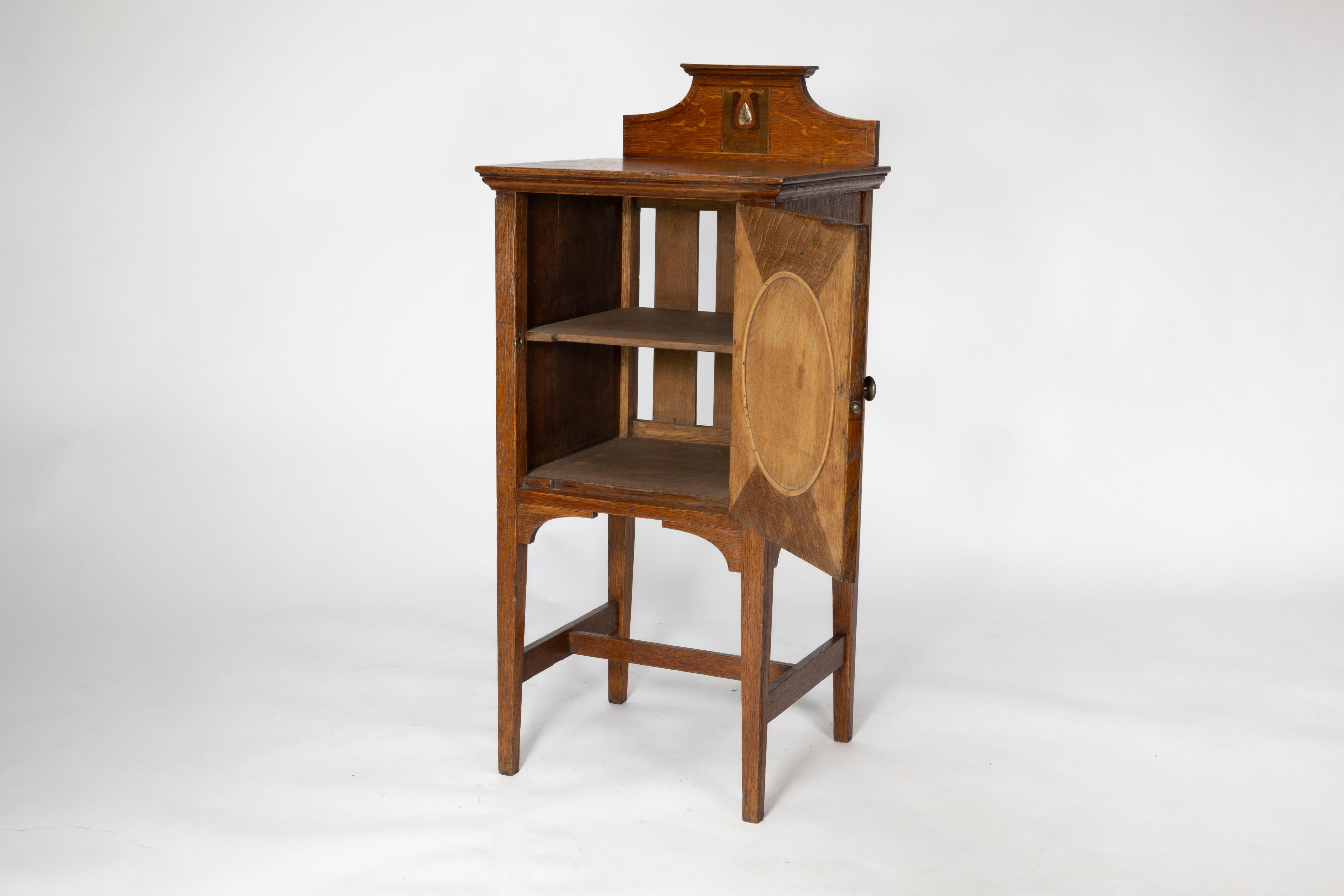 Early 20th Century Shapland and Petter. An Arts and Crafts oak bedside cabinet For Sale