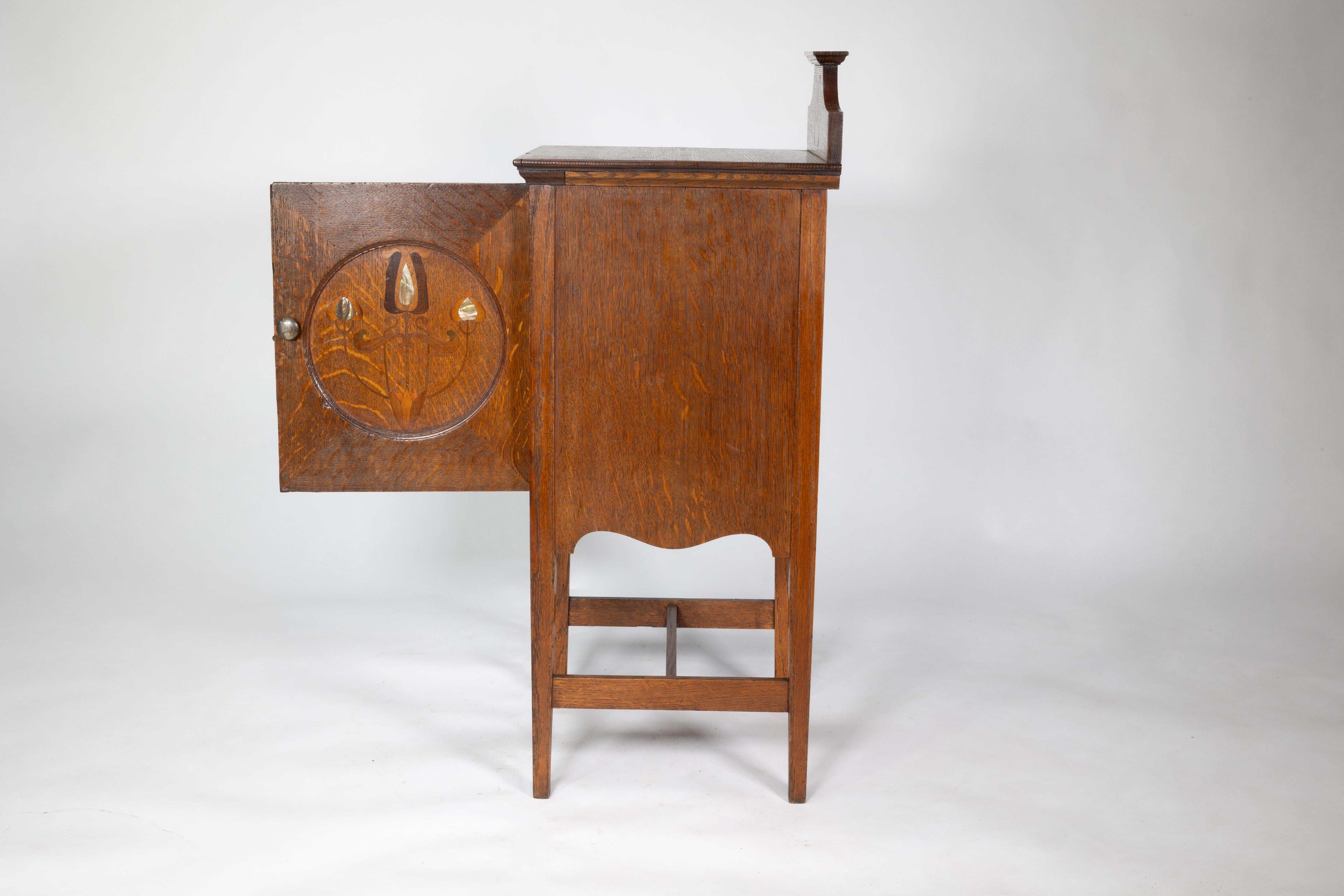 Shapland and Petter. An Arts and Crafts oak bedside cabinet For Sale 1