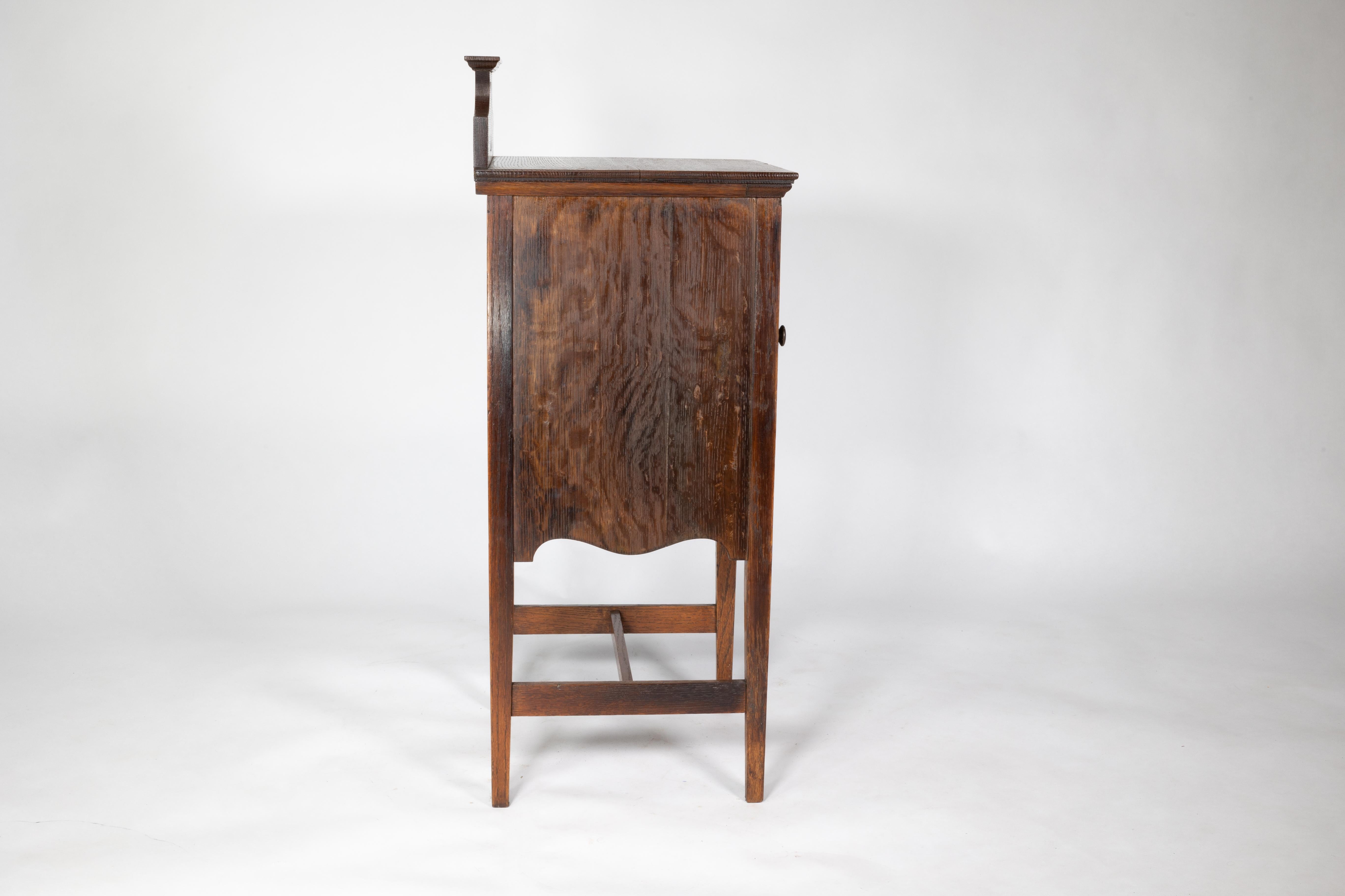 Shapland and Petter. An Arts and Crafts oak bedside cabinet For Sale 2