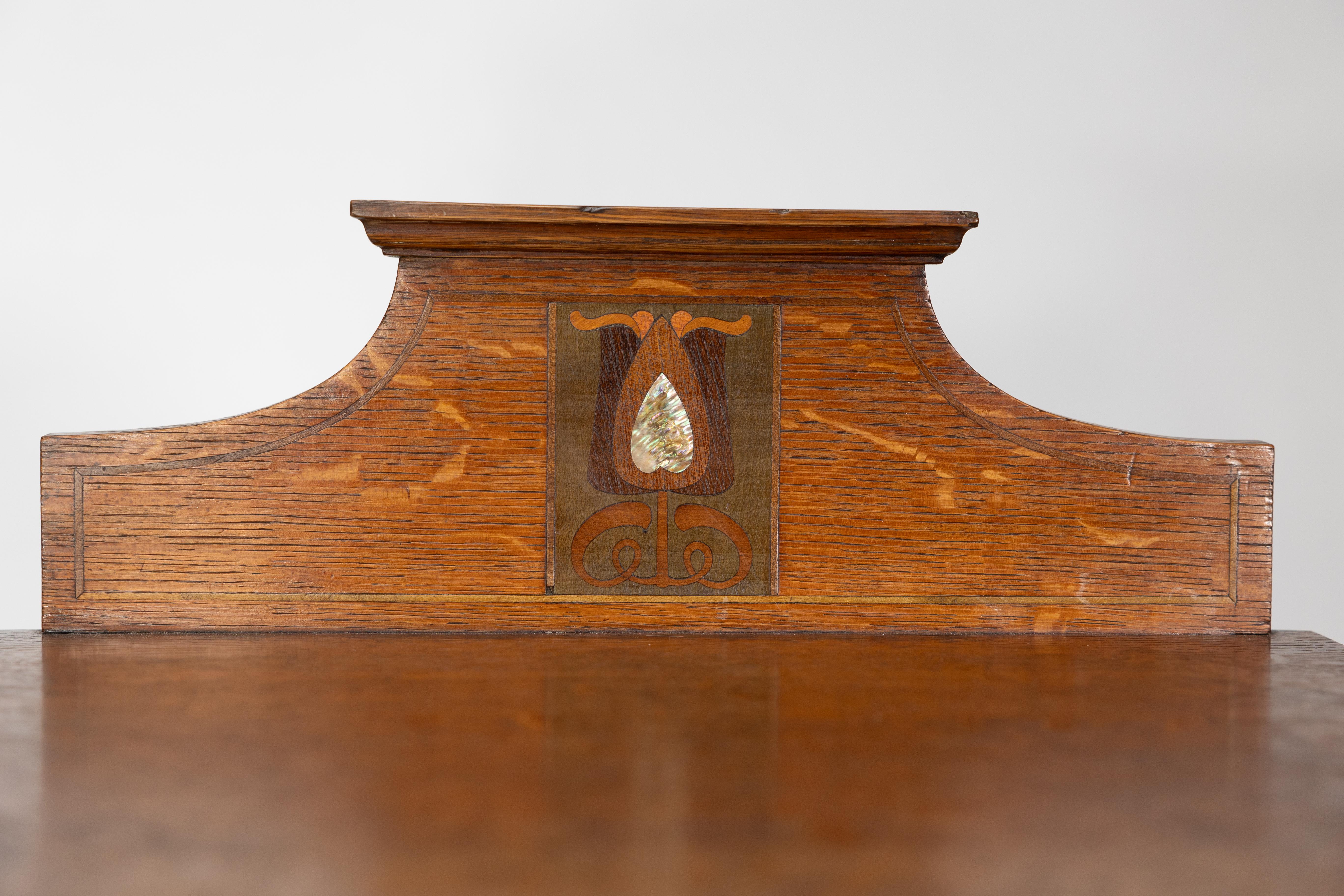 Shapland and Petter. An Arts and Crafts oak bedside cabinet For Sale 3