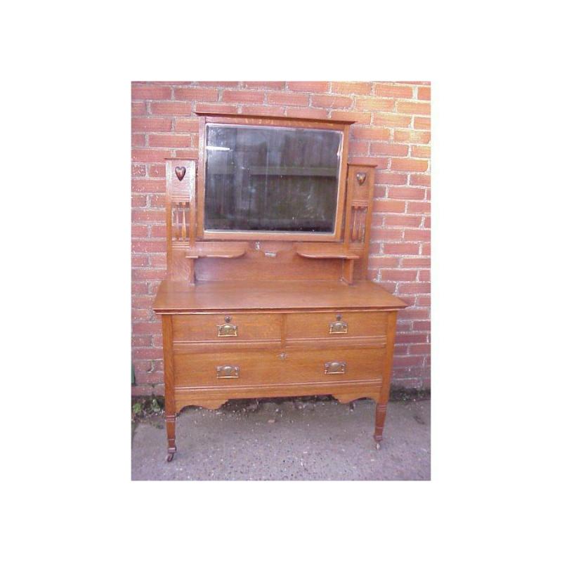Shapland et Petter. Armoire triple et coiffeuse en chêne de style Arts and Crafts 1