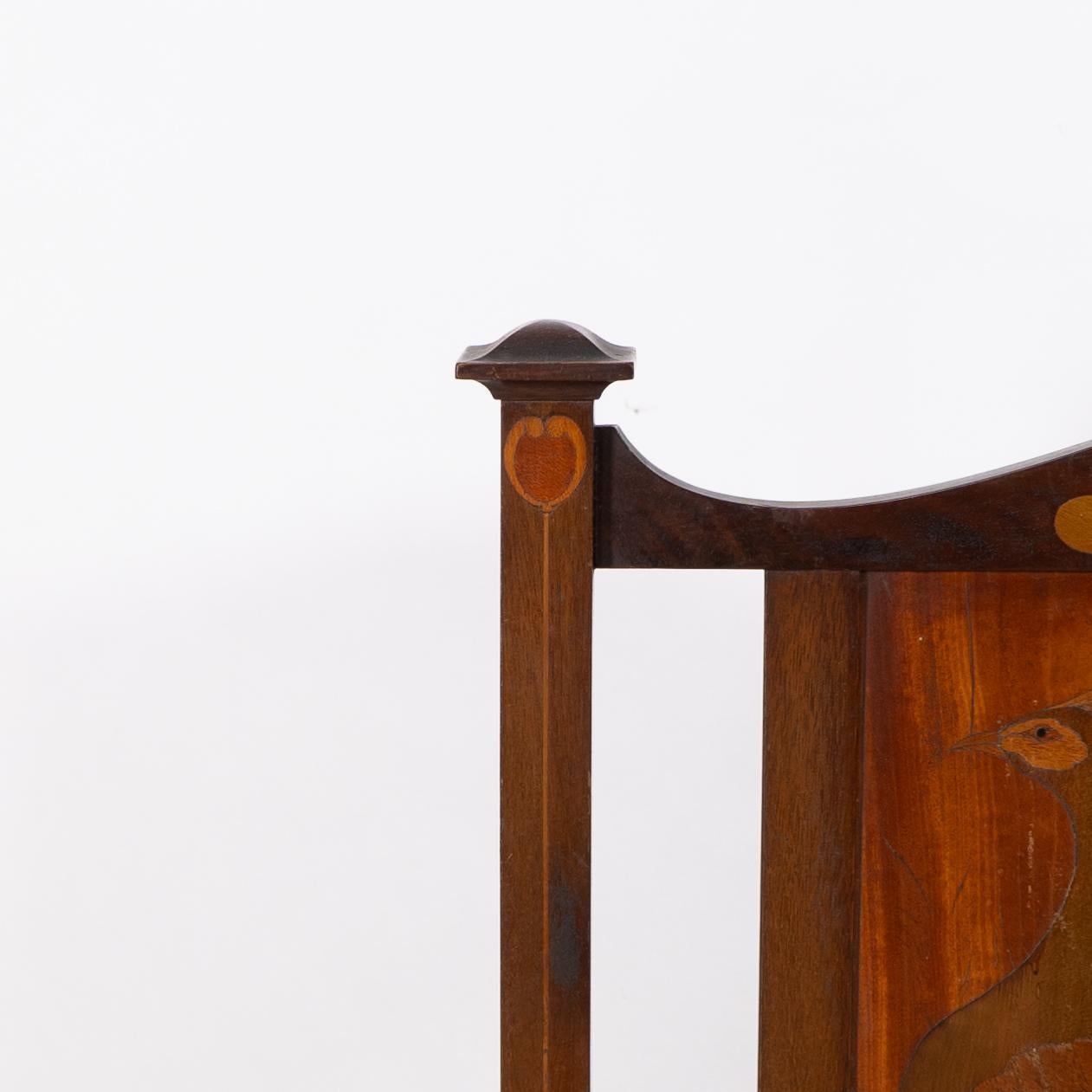 Shapland et Petter. Un pare-étincelles Arts & Crafts avec un beau paon incrusté en vente 4