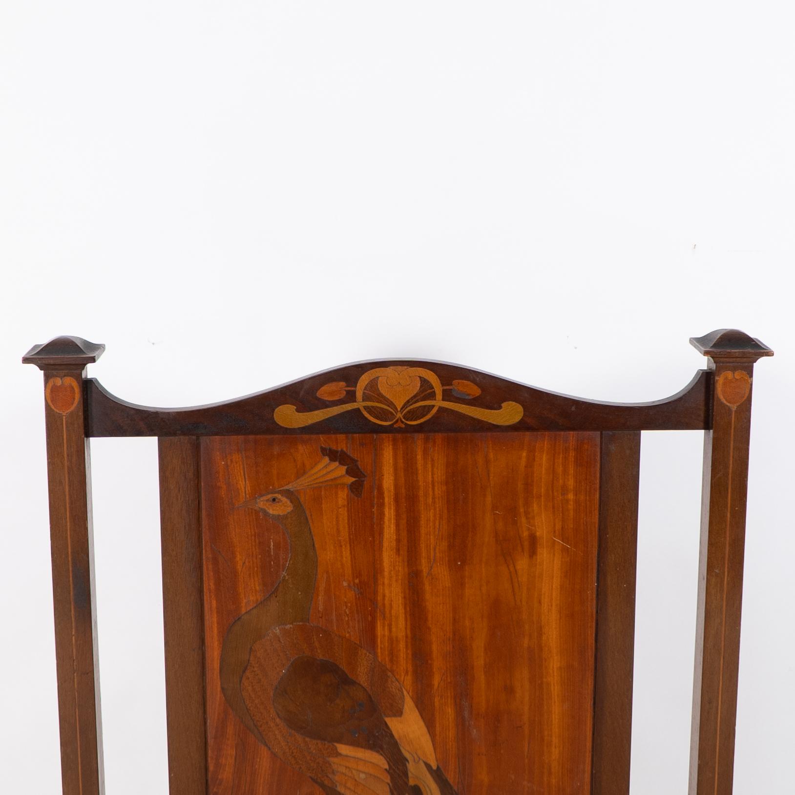 Shapland et Petter. Un pare-étincelles Arts & Crafts avec un beau paon incrusté en vente 2