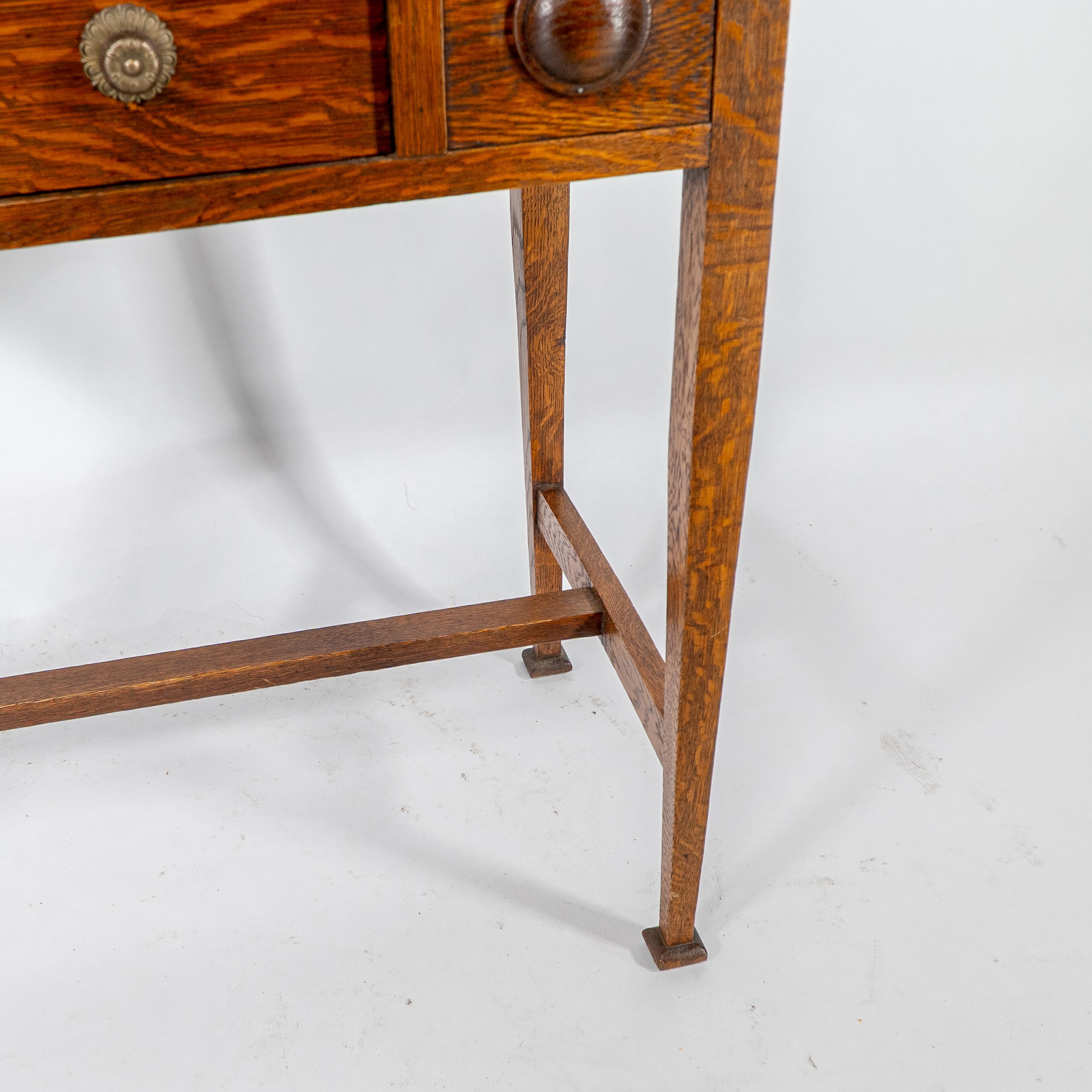 Shapland und Petter. Ein Arts and Craft Tisch oder ein kleiner Schreibtisch aus Eiche im Angebot 7
