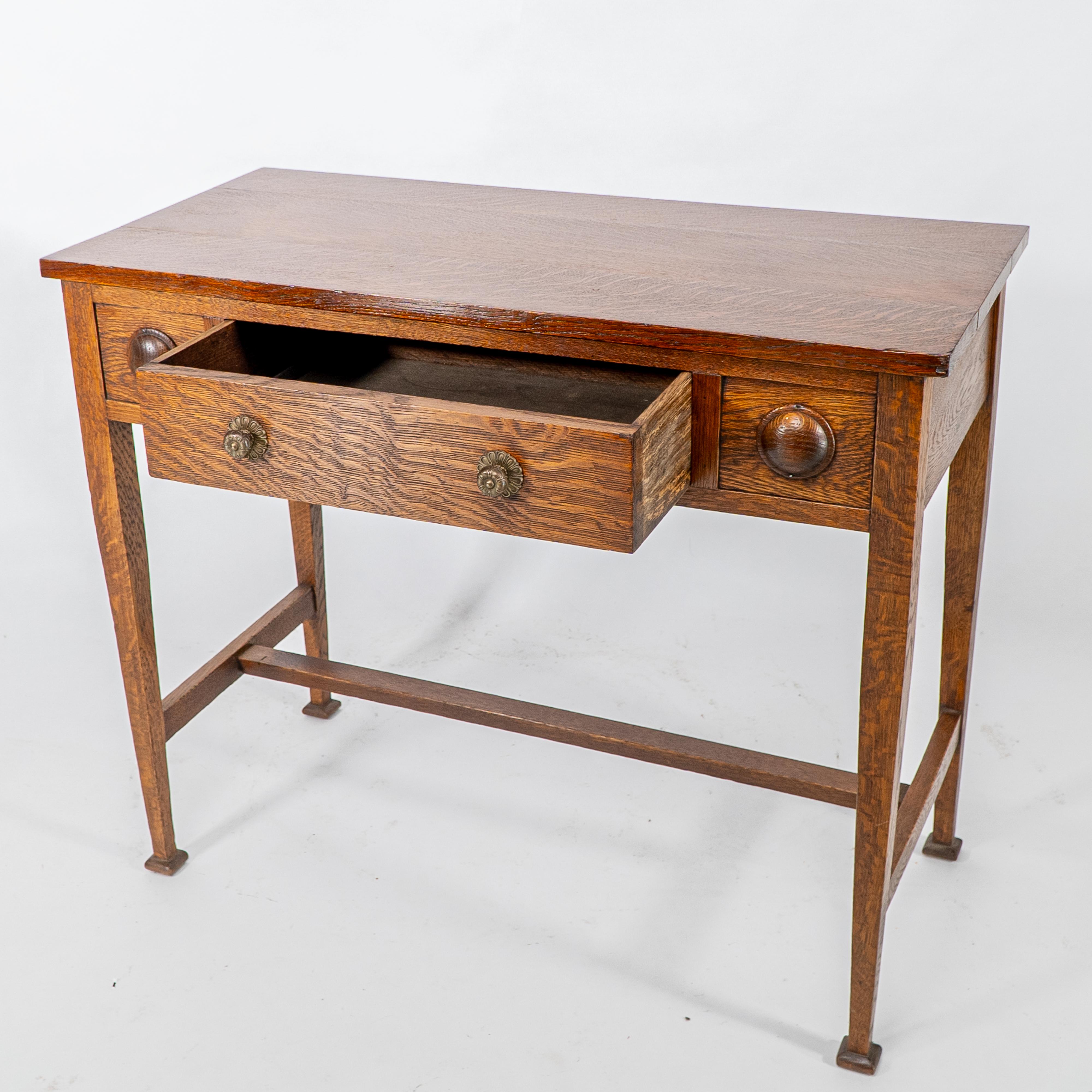 Shapland und Petter. Ein Arts and Craft Tisch oder ein kleiner Schreibtisch aus Eiche im Angebot 8