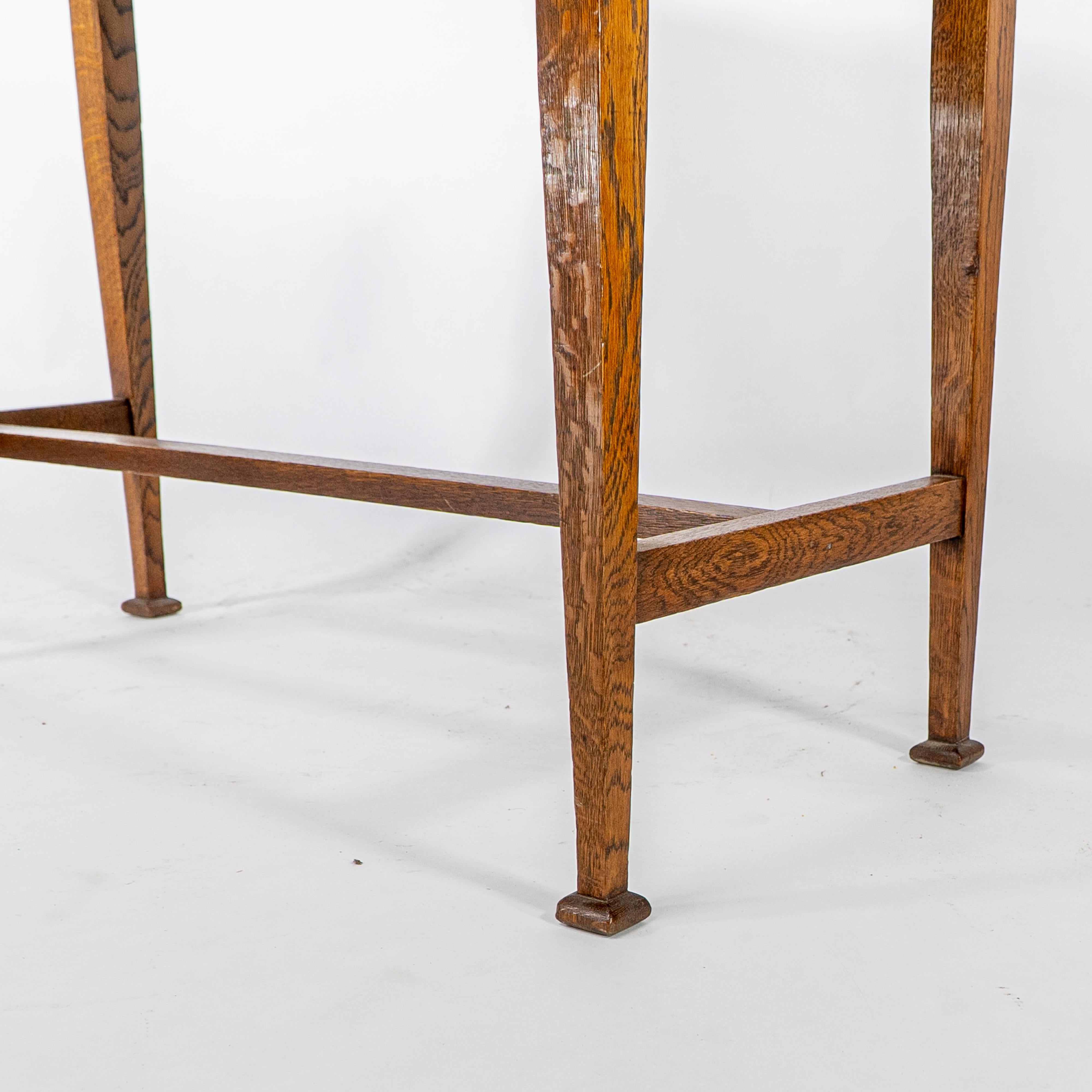 Shapland und Petter. Ein Arts and Craft Tisch oder ein kleiner Schreibtisch aus Eiche im Angebot 10