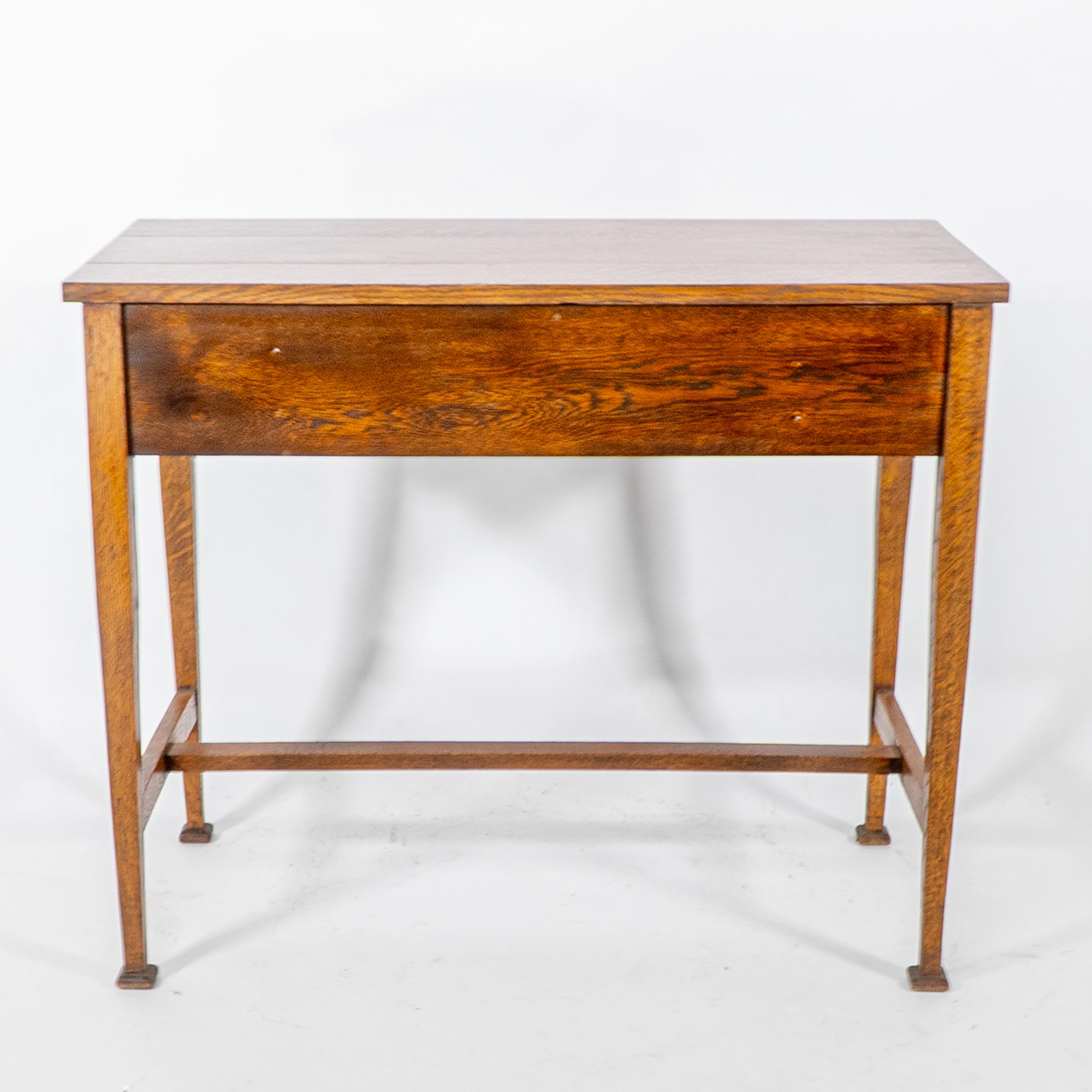 Shapland und Petter. Ein Arts and Craft Tisch oder ein kleiner Schreibtisch aus Eiche im Angebot 12