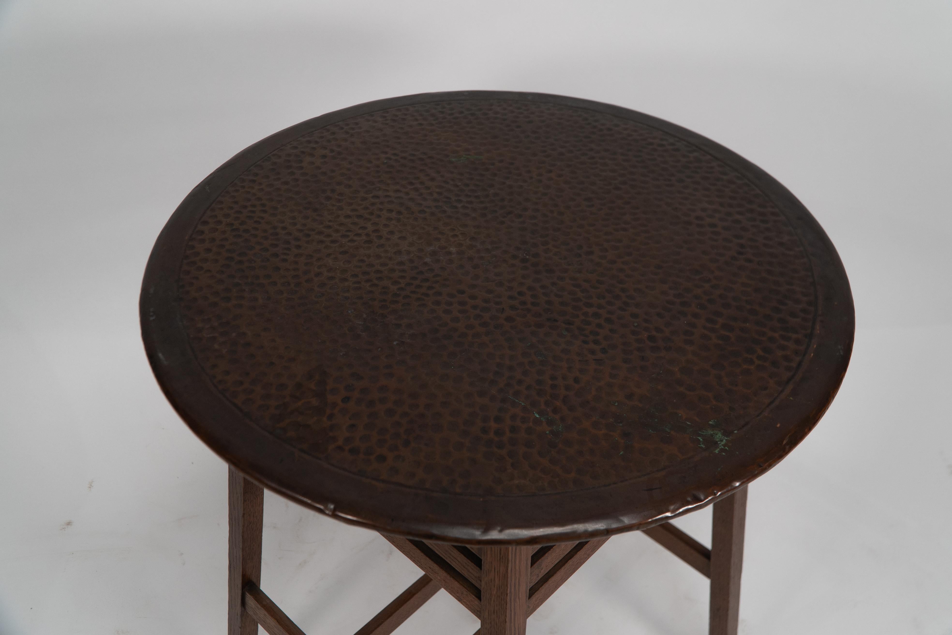 Shapland and Petter. An oak Arts & Crafts side table with a hammered copper top. In Good Condition For Sale In London, GB