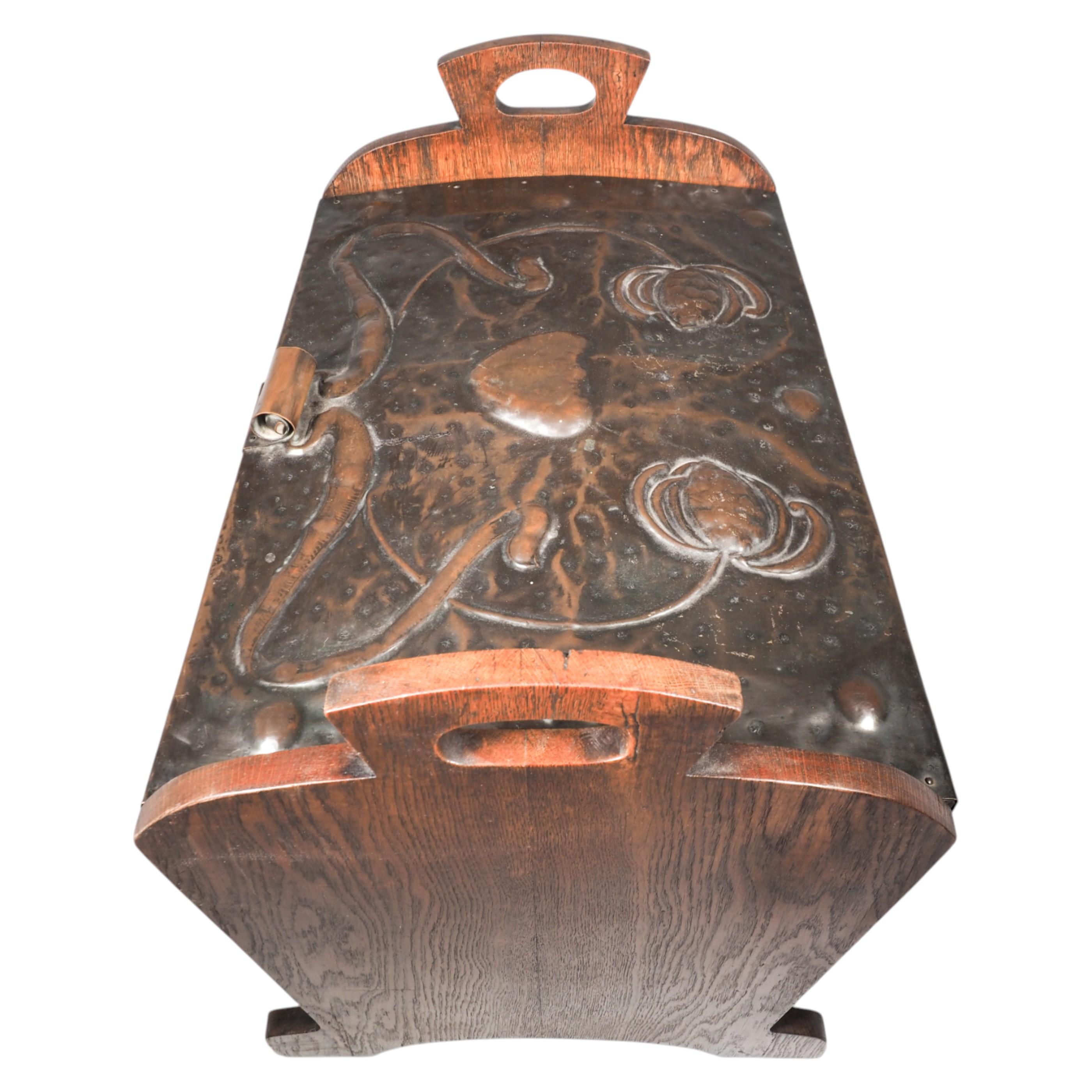 Shapland & Petter oder Liberty & Co., attri. Arts and Crafts Deckenkiste aus Eiche im Angebot 5