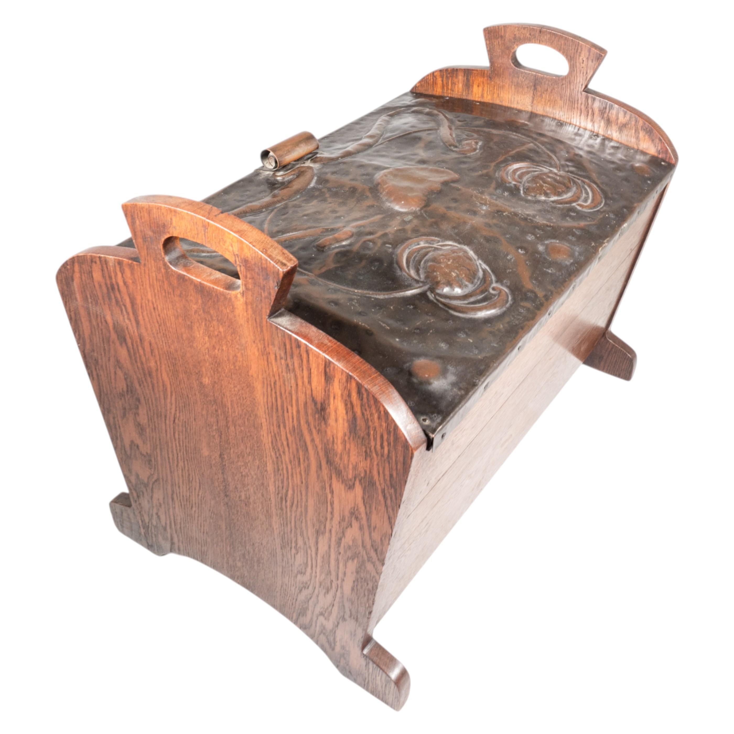 Shapland & Petter oder Liberty & Co., attri. Arts and Crafts Deckenkiste aus Eiche im Angebot 7