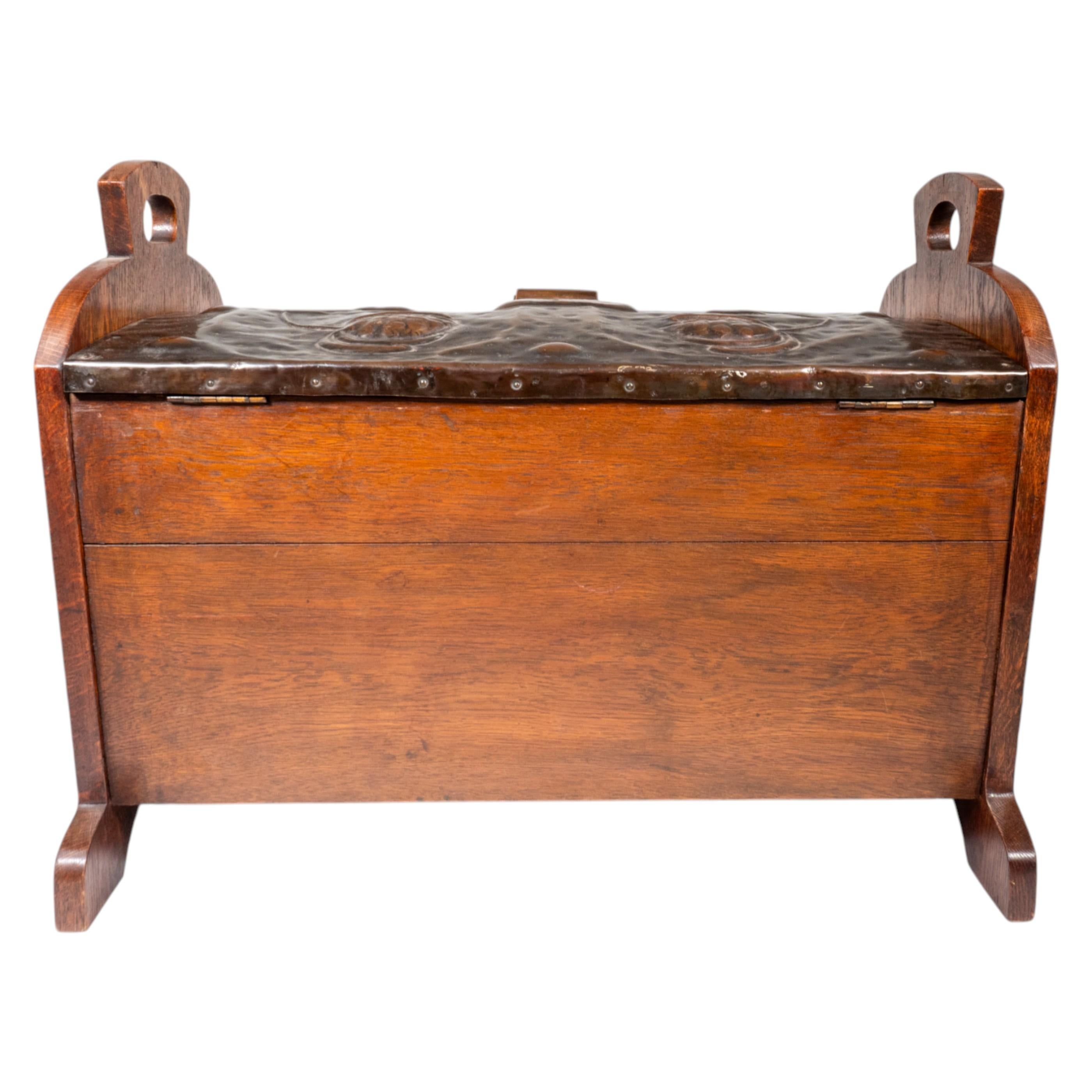 Shapland & Petter oder Liberty & Co., attri. Arts and Crafts Deckenkiste aus Eiche im Angebot 8