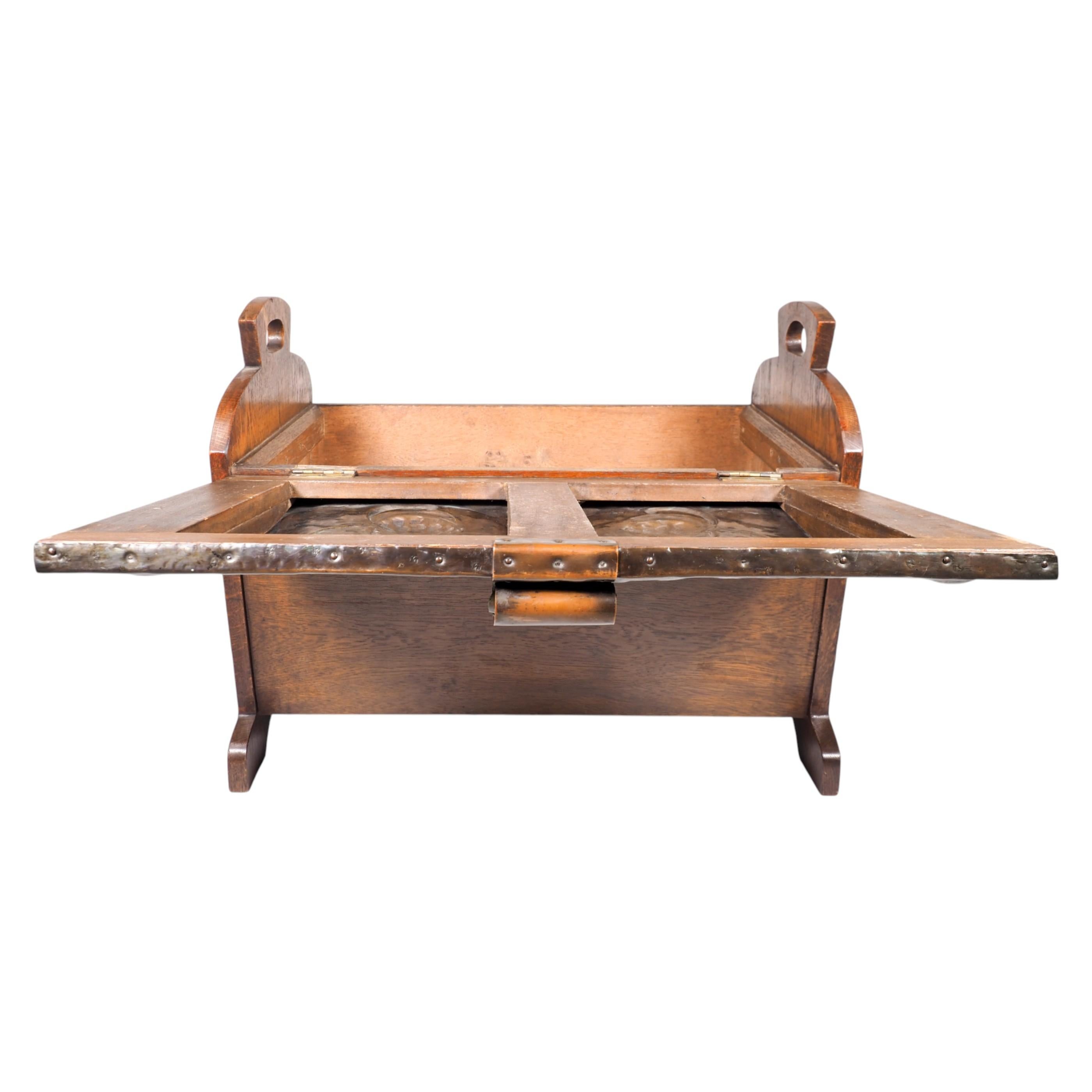 Shapland & Petter oder Liberty & Co., attri. Arts and Crafts Deckenkiste aus Eiche im Angebot 9
