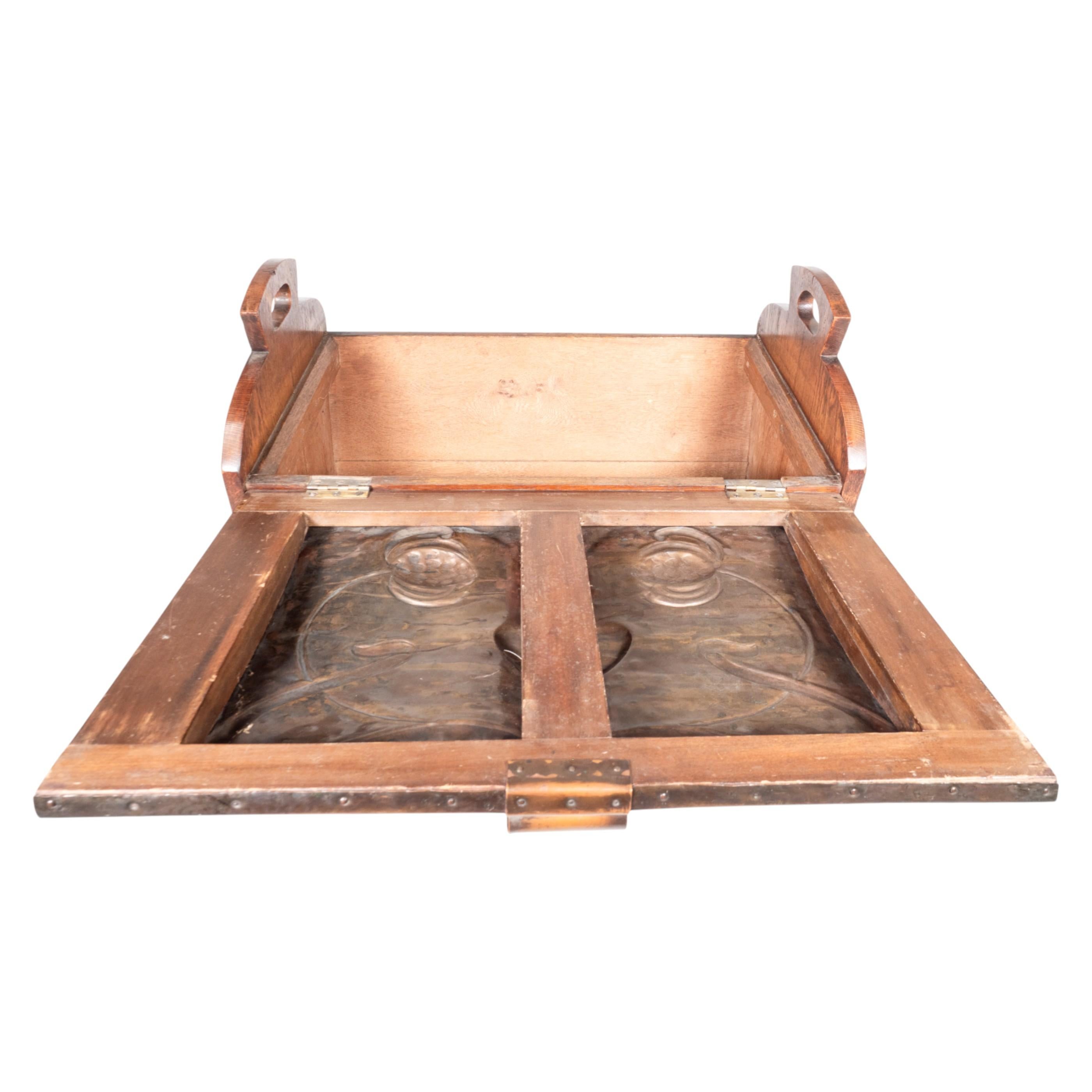 Shapland & Petter oder Liberty & Co., attri. Arts and Crafts Deckenkiste aus Eiche im Angebot 10
