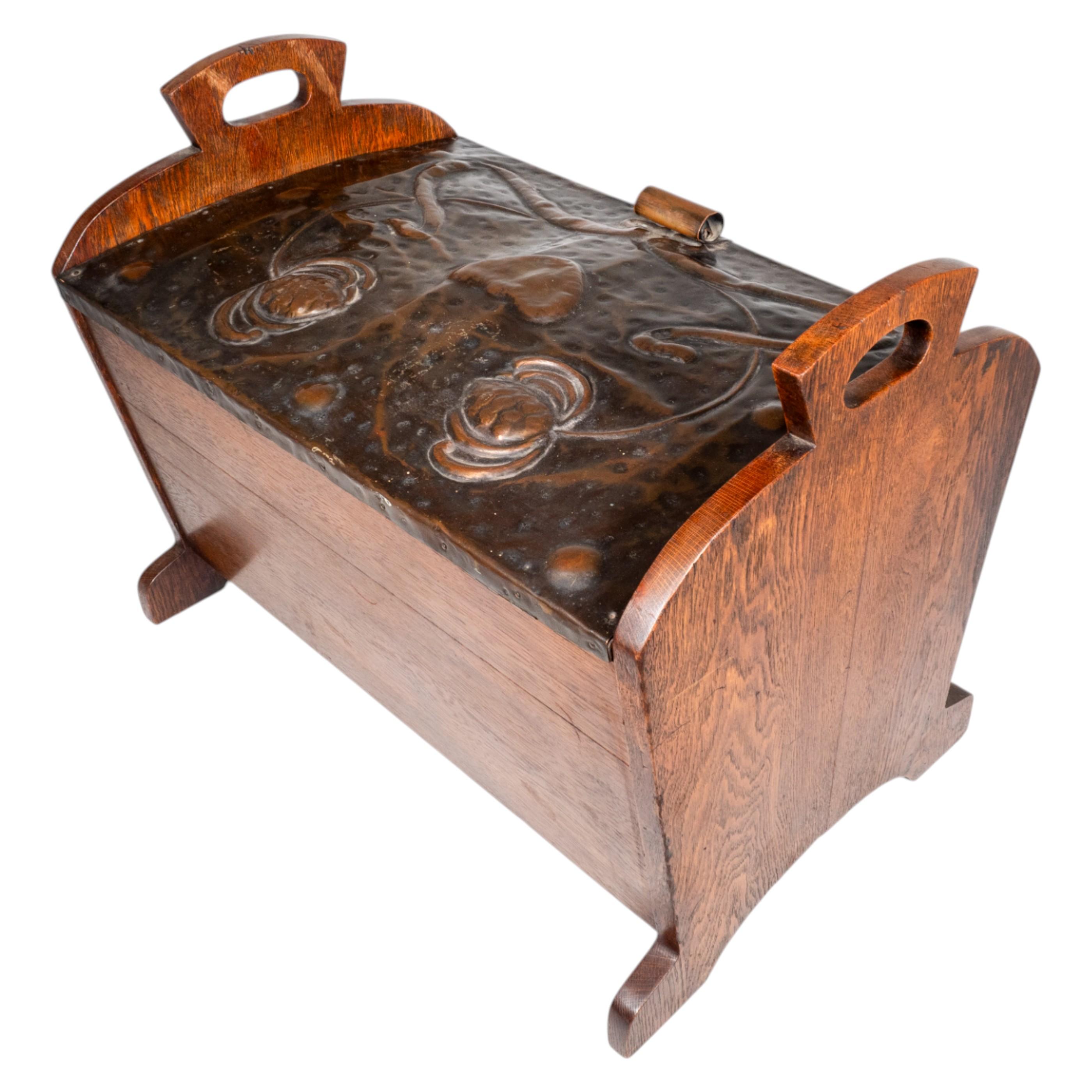 Shapland & Petter oder Liberty & Co., attri. Arts and Crafts Deckenkiste aus Eiche im Angebot 12