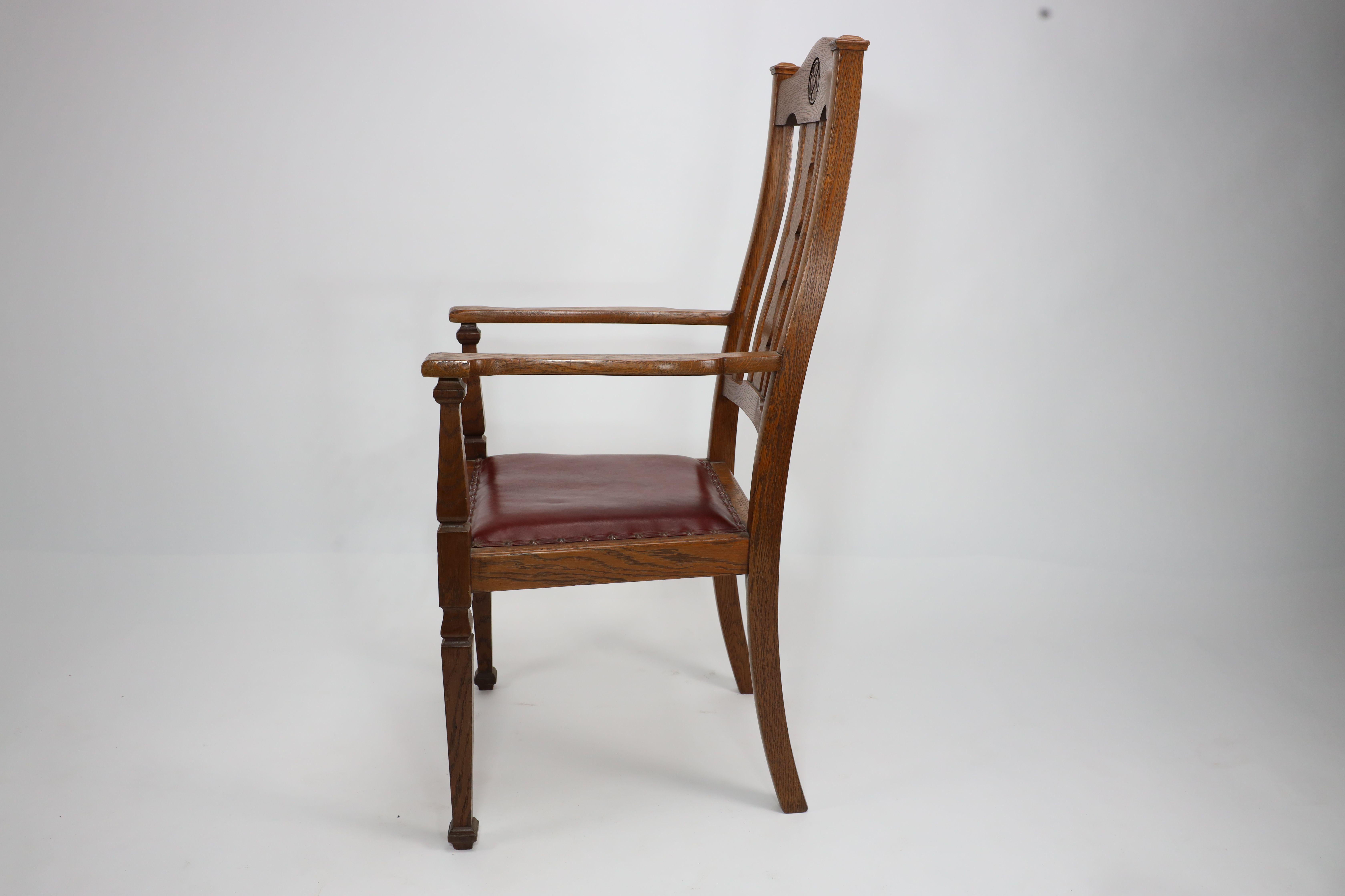 Shapland und Petter. Drei Arts and Craft Eichen-Esszimmer-Sessel im Zustand „Gut“ im Angebot in London, GB