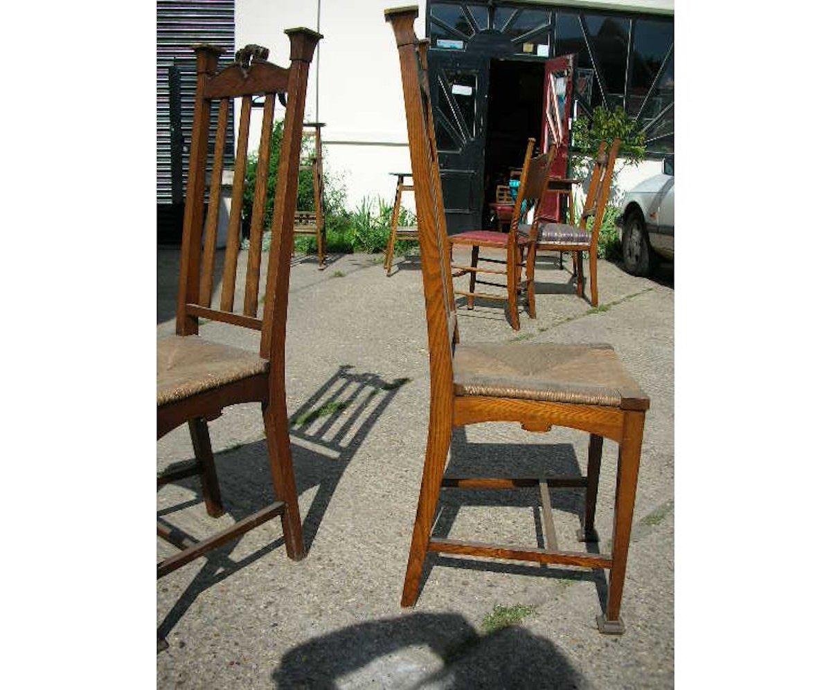 Shapland & Petter, ein Paar englische Arts & Crafts-Beistellstühle aus Esche mit Binsensitz (Arts and Crafts) im Angebot