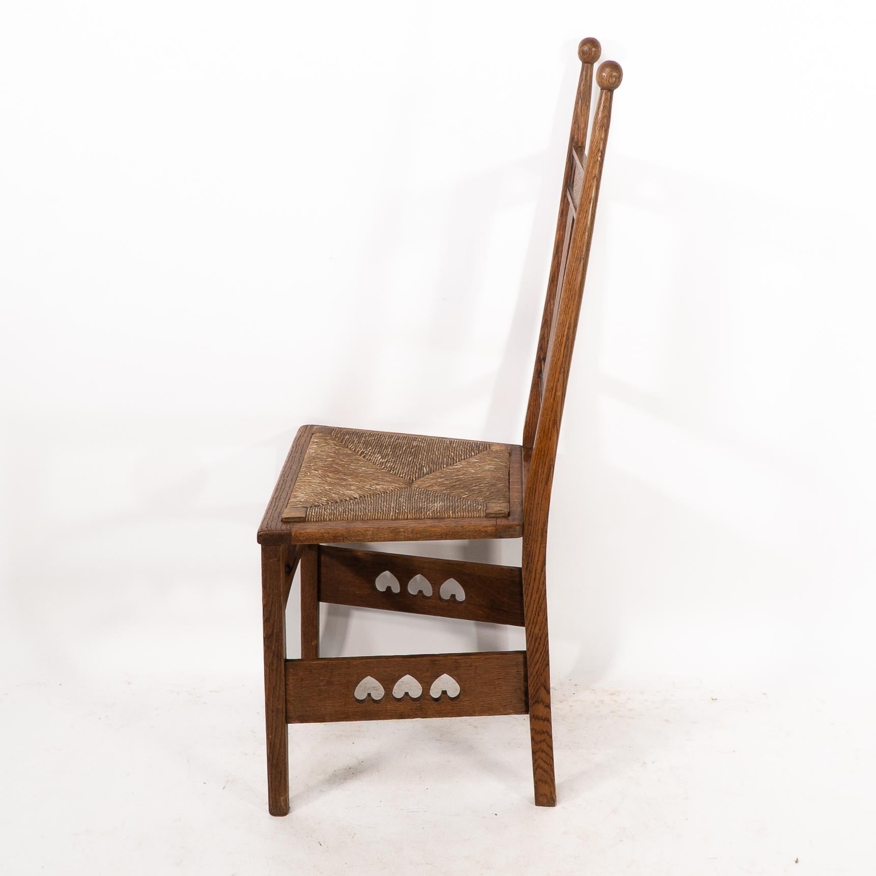 Shapland & Petter. An Arts & Crafts oak desk or side chair with pierced hearts In Good Condition For Sale In London, GB