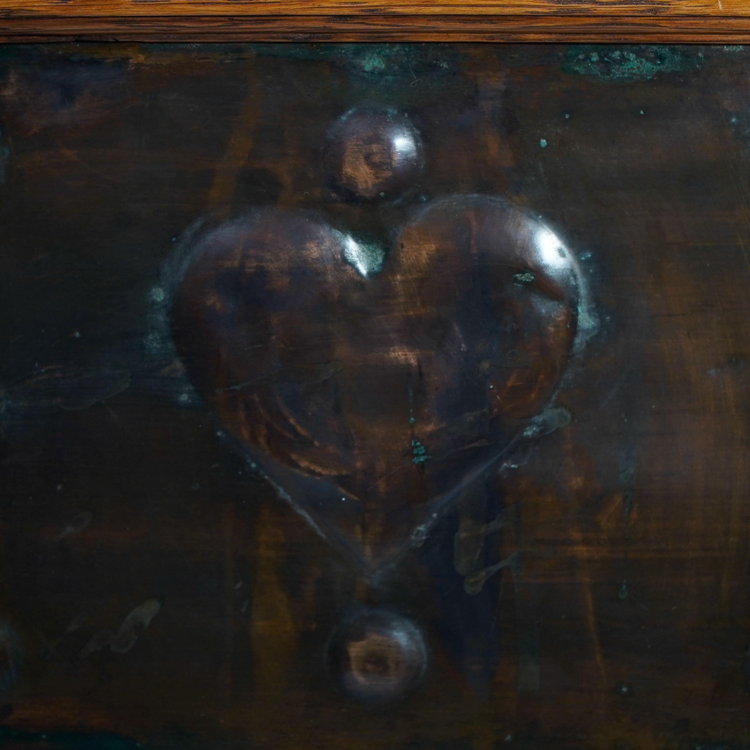 Shapland & Petter. Una fioriera Arts & Crafts in quercia con pannelli a forma di cuore in rame in vendita 4