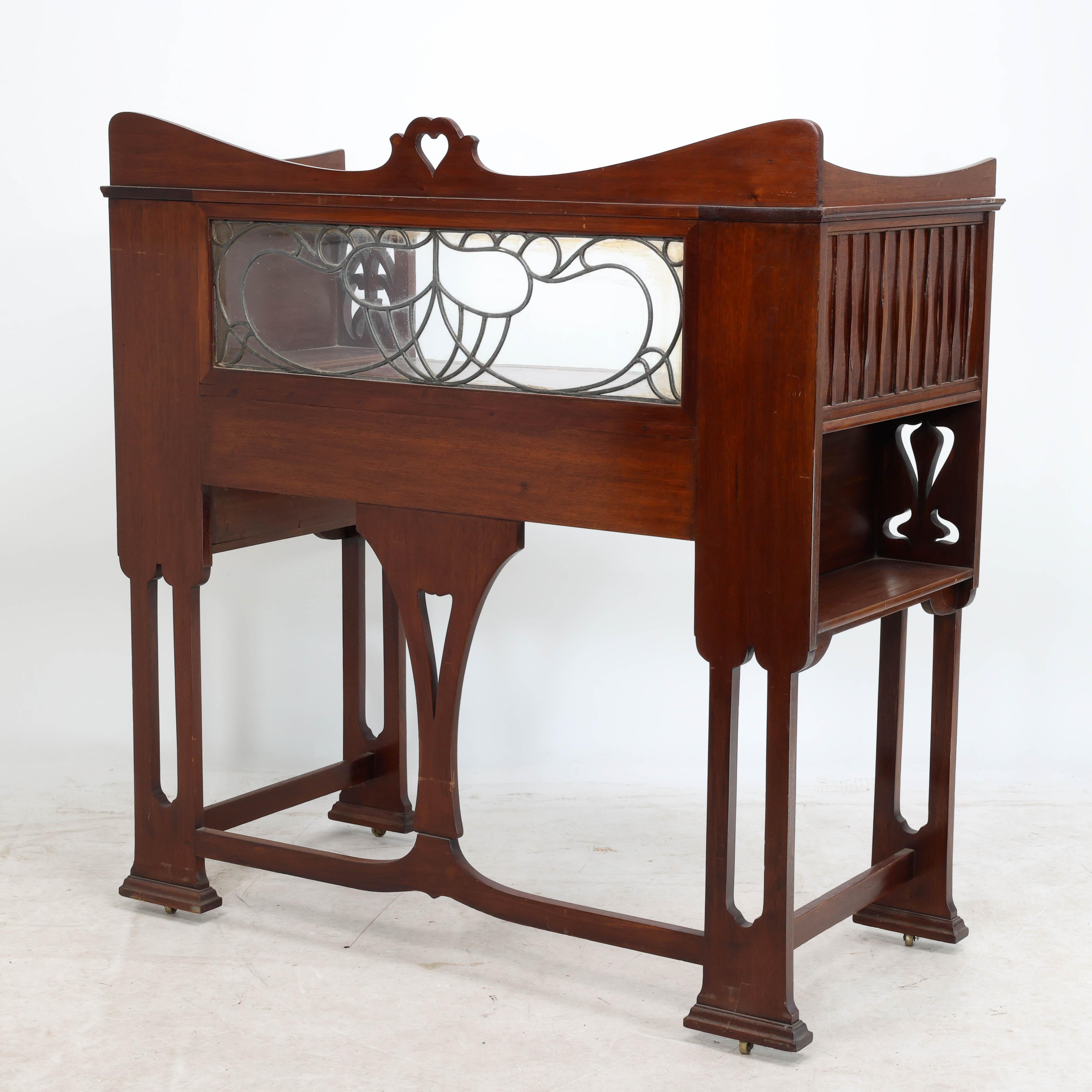 Shapland & Petter, Scrivania in mogano Arts & Crafts con un cuore traforato sulla parte superiore in vendita 5