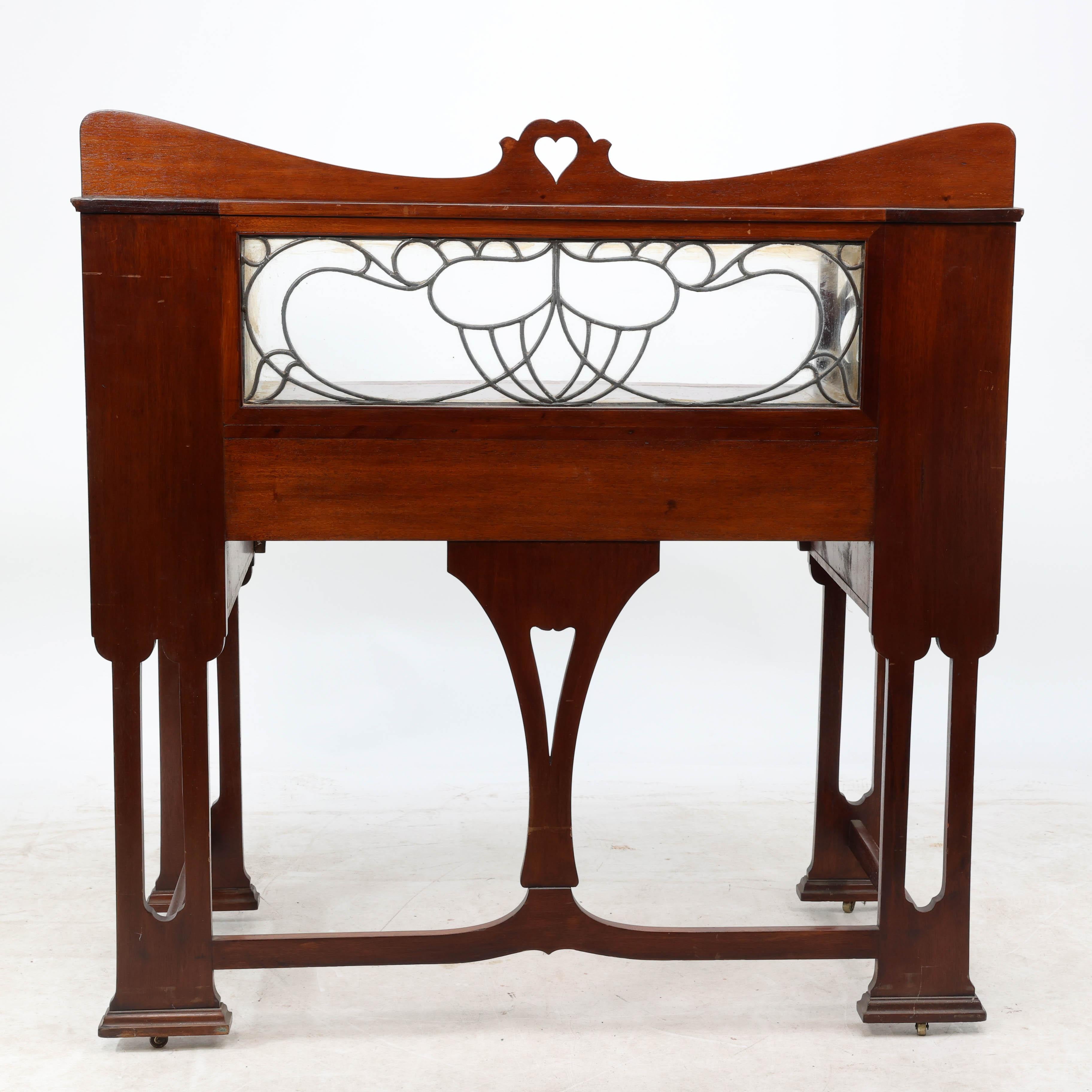 Shapland & Petter, Scrivania in mogano Arts & Crafts con un cuore traforato sulla parte superiore in vendita 6